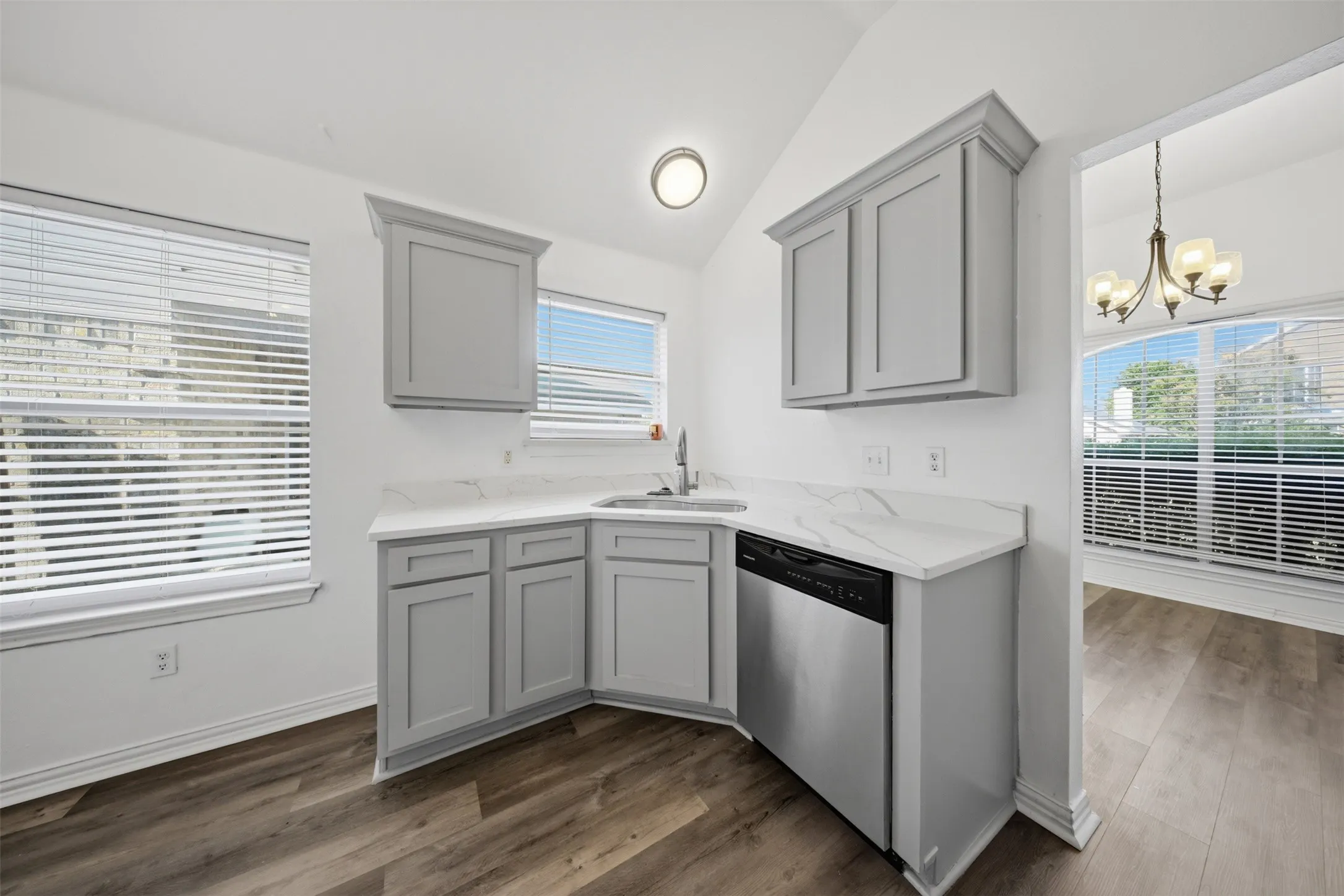 Single Family Residence For Sale in Dallas County , 737 Nelson Drive, Cedar Hill, Texas 75104, 4 Bedroom, 2 Bathroom, 2 Garage spaces, 1,785 Sqft, built in 1998, mls#21379204, Real Estate Agent in Cedar Hill, Homes For Sale in Dallas county, Homes For Sale in Cedar Hill, Realtor in Cedar Hill Texas, Real Estate Brokerage Independent Realty Texas, Luminita Cordes Realtor