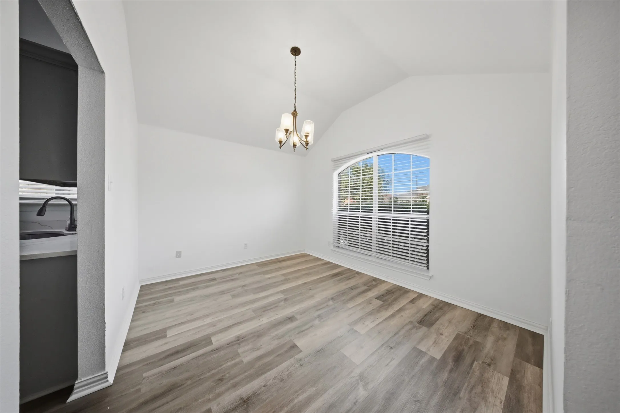 Single Family Residence For Sale in Dallas County , 737 Nelson Drive, Cedar Hill, Texas 75104, 4 Bedroom, 2 Bathroom, 2 Garage spaces, 1,785 Sqft, built in 1998, mls#21379204, Real Estate Agent in Cedar Hill, Homes For Sale in Dallas county, Homes For Sale in Cedar Hill, Realtor in Cedar Hill Texas, Real Estate Brokerage Independent Realty Texas, Luminita Cordes Realtor