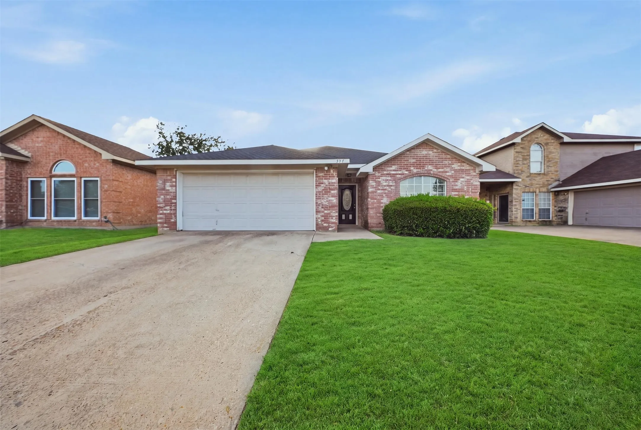 Single Family Residence For Sale in Dallas County , 737 Nelson Drive, Cedar Hill, Texas 75104, 4 Bedroom, 2 Bathroom, 2 Garage spaces, 1,785 Sqft, built in 1998, mls#21379204, Real Estate Agent in Cedar Hill, Homes For Sale in Dallas county, Homes For Sale in Cedar Hill, Realtor in Cedar Hill Texas, Real Estate Brokerage Independent Realty Texas, Luminita Cordes Realtor