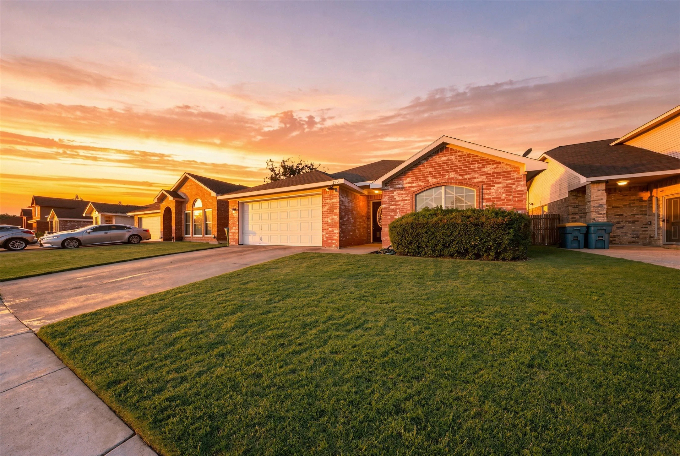 Single Family Residence For Sale in Dallas County , 737 Nelson Drive, Cedar Hill, Texas 75104, 4 Bedroom, 2 Bathroom, 2 Garage spaces, 1,785 Sqft, built in 1998, mls#21379204, Real Estate Agent in Cedar Hill, Homes For Sale in Dallas county, Homes For Sale in Cedar Hill, Realtor in Cedar Hill Texas, Real Estate Brokerage Independent Realty Texas, Luminita Cordes Realtor