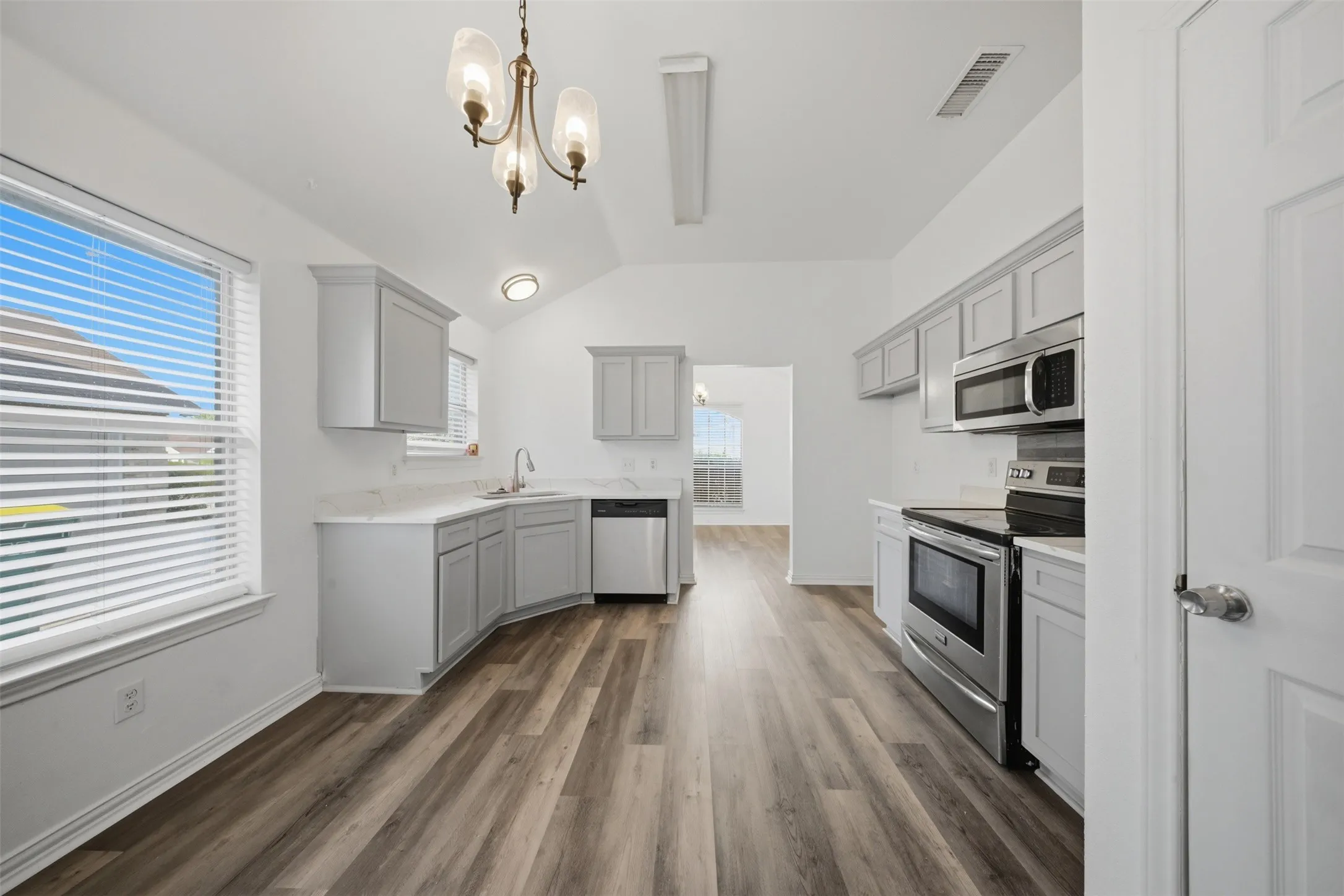 Single Family Residence For Sale in Dallas County , 737 Nelson Drive, Cedar Hill, Texas 75104, 4 Bedroom, 2 Bathroom, 2 Garage spaces, 1,785 Sqft, built in 1998, mls#21379204, Real Estate Agent in Cedar Hill, Homes For Sale in Dallas county, Homes For Sale in Cedar Hill, Realtor in Cedar Hill Texas, Real Estate Brokerage Independent Realty Texas, Luminita Cordes Realtor