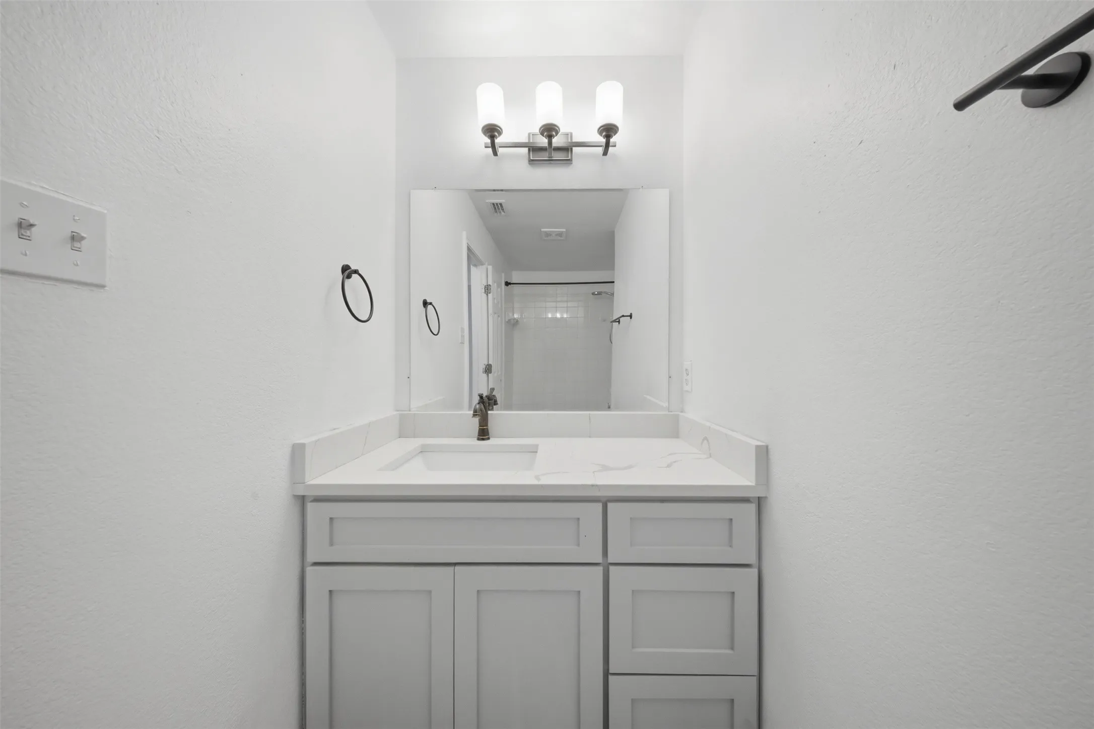 Single Family Residence For Sale in Dallas County , 737 Nelson Drive, Cedar Hill, Texas 75104, 4 Bedroom, 2 Bathroom, 2 Garage spaces, 1,785 Sqft, built in 1998, mls#21379204, Real Estate Agent in Cedar Hill, Homes For Sale in Dallas county, Homes For Sale in Cedar Hill, Realtor in Cedar Hill Texas, Real Estate Brokerage Independent Realty Texas, Luminita Cordes Realtor