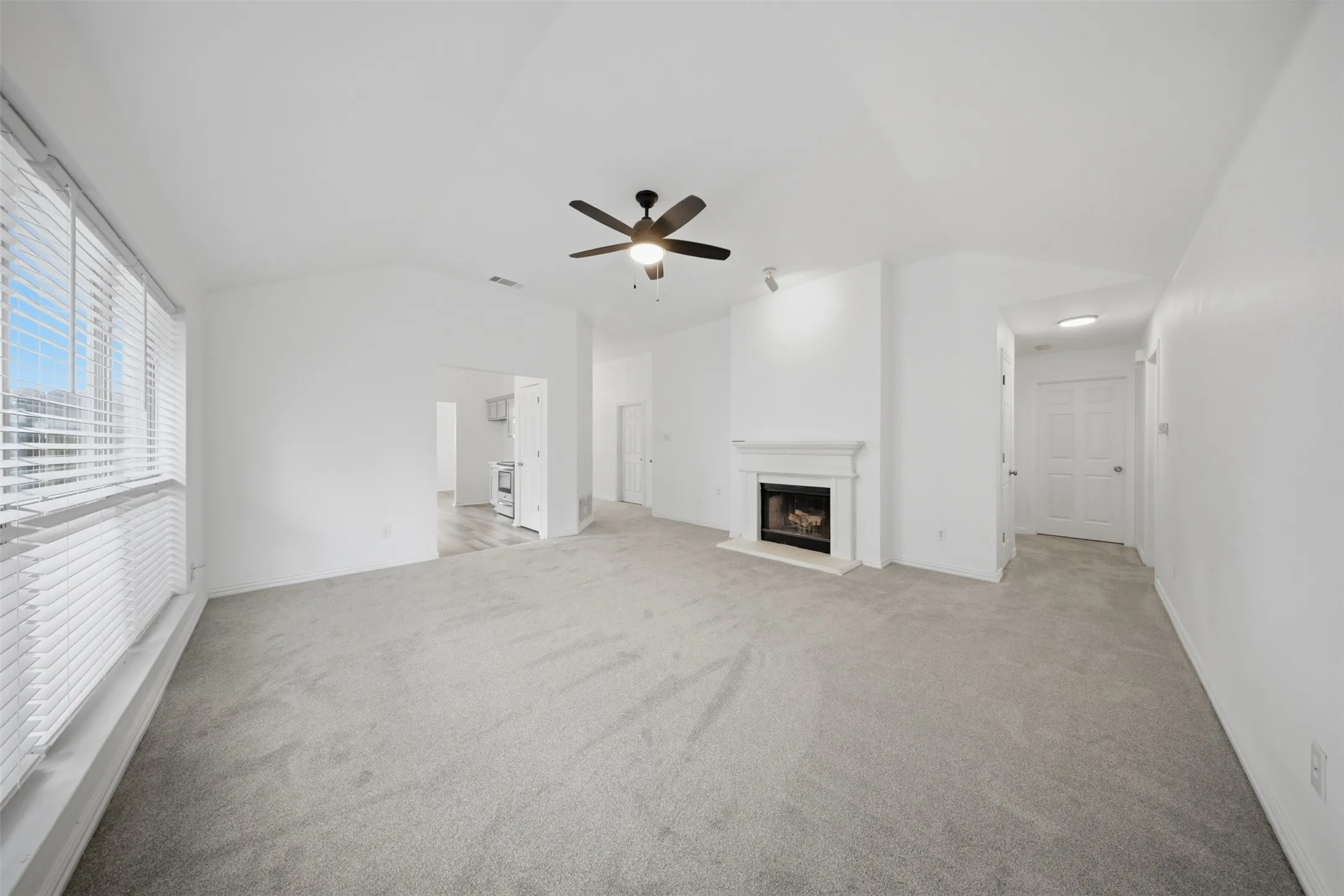 Single Family Residence For Sale in Dallas County , 737 Nelson Drive, Cedar Hill, Texas 75104, 4 Bedroom, 2 Bathroom, 2 Garage spaces, 1,785 Sqft, built in 1998, mls#21379204, Real Estate Agent in Cedar Hill, Homes For Sale in Dallas county, Homes For Sale in Cedar Hill, Realtor in Cedar Hill Texas, Real Estate Brokerage Independent Realty Texas, Luminita Cordes Realtor