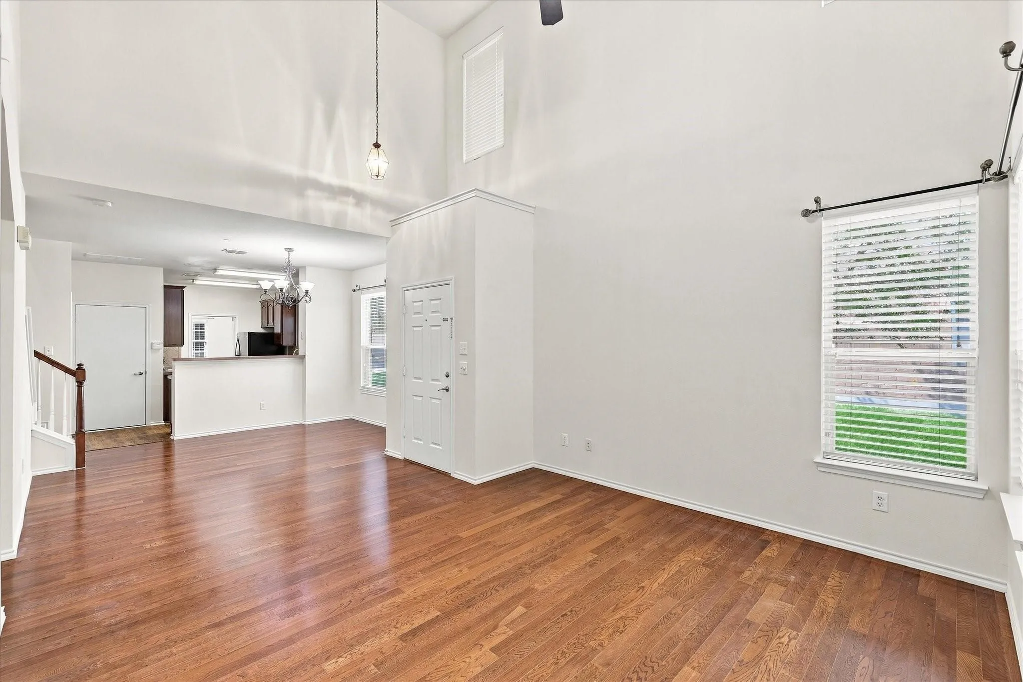 Townhouse For Rent in Dallas County , 2929 Muirfield Drive, Lewisville, Texas 75067, 3 Bedroom, 3 Bathroom, 2 Garage spaces, 2,050 Sqft, built in 2004, mls#21379135, Real Estate Agent in Lewisville, Homes For Rent in Dallas county, Homes For Rent in Lewisville, Realtor in Lewisville Texas, Real Estate Brokerage Independent Realty Texas, Luminita Cordes Realtor