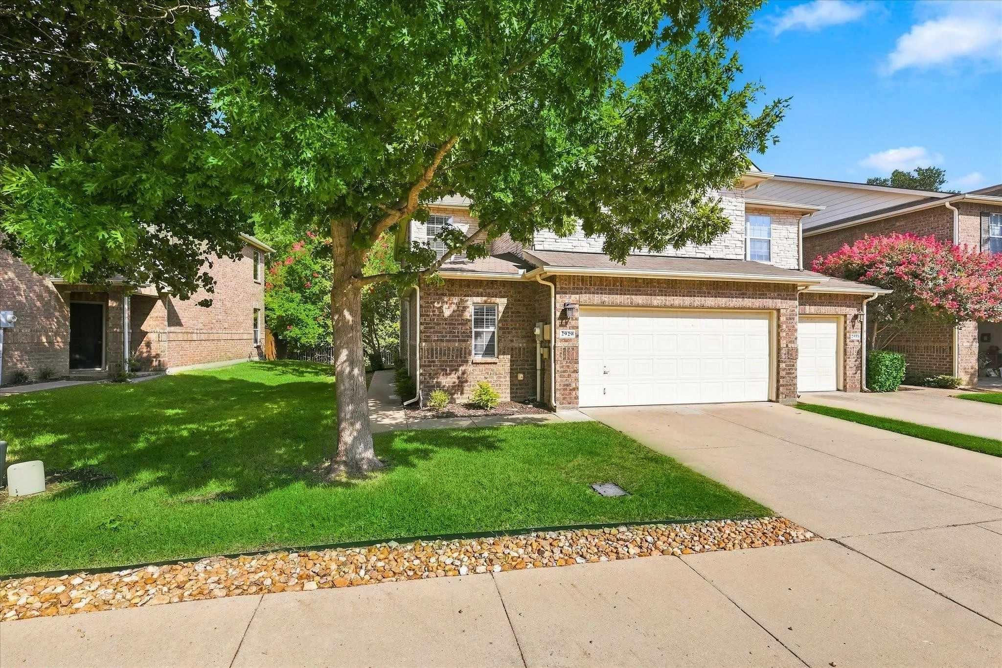 Townhouse For Rent in Dallas County , 2929 Muirfield Drive, Lewisville, Texas 75067, 3 Bedroom, 3 Bathroom, 2 Garage spaces, 2,050 Sqft, built in 2004, mls#21379135, Real Estate Agent in Lewisville, Homes For Rent in Dallas county, Homes For Rent in Lewisville, Realtor in Lewisville Texas, Real Estate Brokerage Independent Realty Texas, Luminita Cordes Realtor