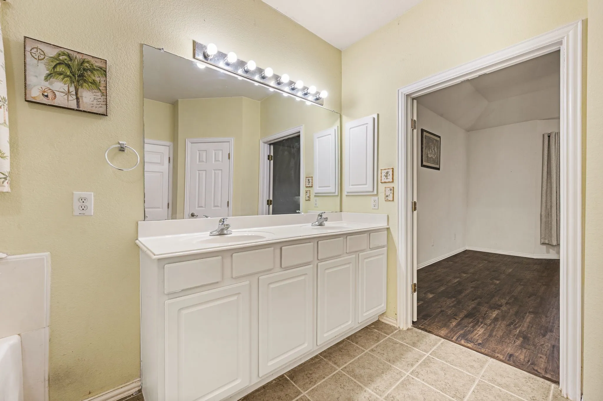 Single Family Residence For Sale in Tarrant County , 1417 White Ash Street, Saginaw, Texas 76131, 4 Bedroom, 3 Bathroom, 3 Garage spaces, 2,885 Sqft, built in 2003, mls#21378181, Real Estate Agent in Saginaw, Homes For Sale in Tarrant county, Homes For Sale in Saginaw, Realtor in Saginaw Texas, Real Estate Brokerage Independent Realty Texas, Luminita Cordes Realtor