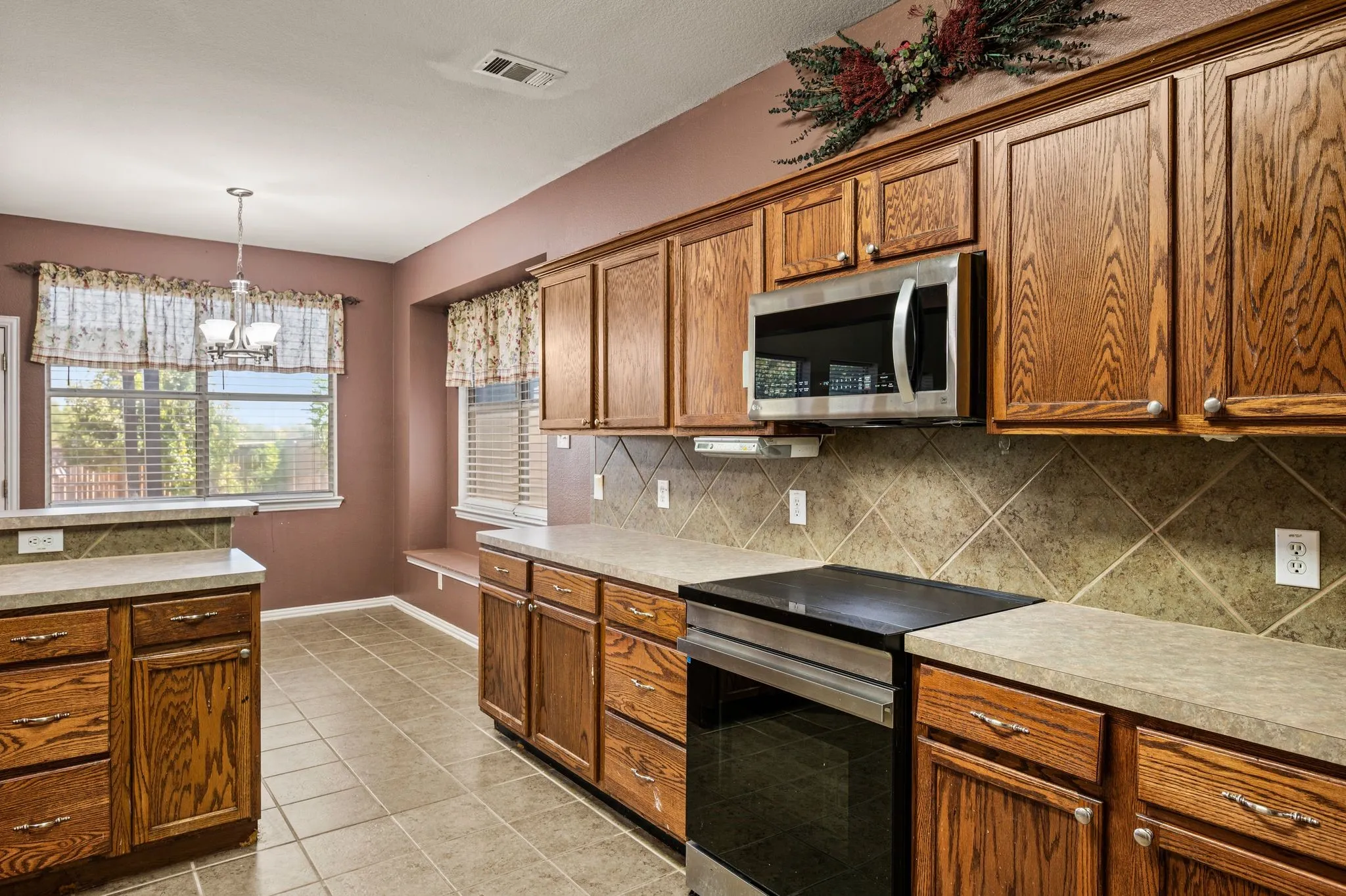 Single Family Residence For Sale in Tarrant County , 1417 White Ash Street, Saginaw, Texas 76131, 4 Bedroom, 3 Bathroom, 3 Garage spaces, 2,885 Sqft, built in 2003, mls#21378181, Real Estate Agent in Saginaw, Homes For Sale in Tarrant county, Homes For Sale in Saginaw, Realtor in Saginaw Texas, Real Estate Brokerage Independent Realty Texas, Luminita Cordes Realtor