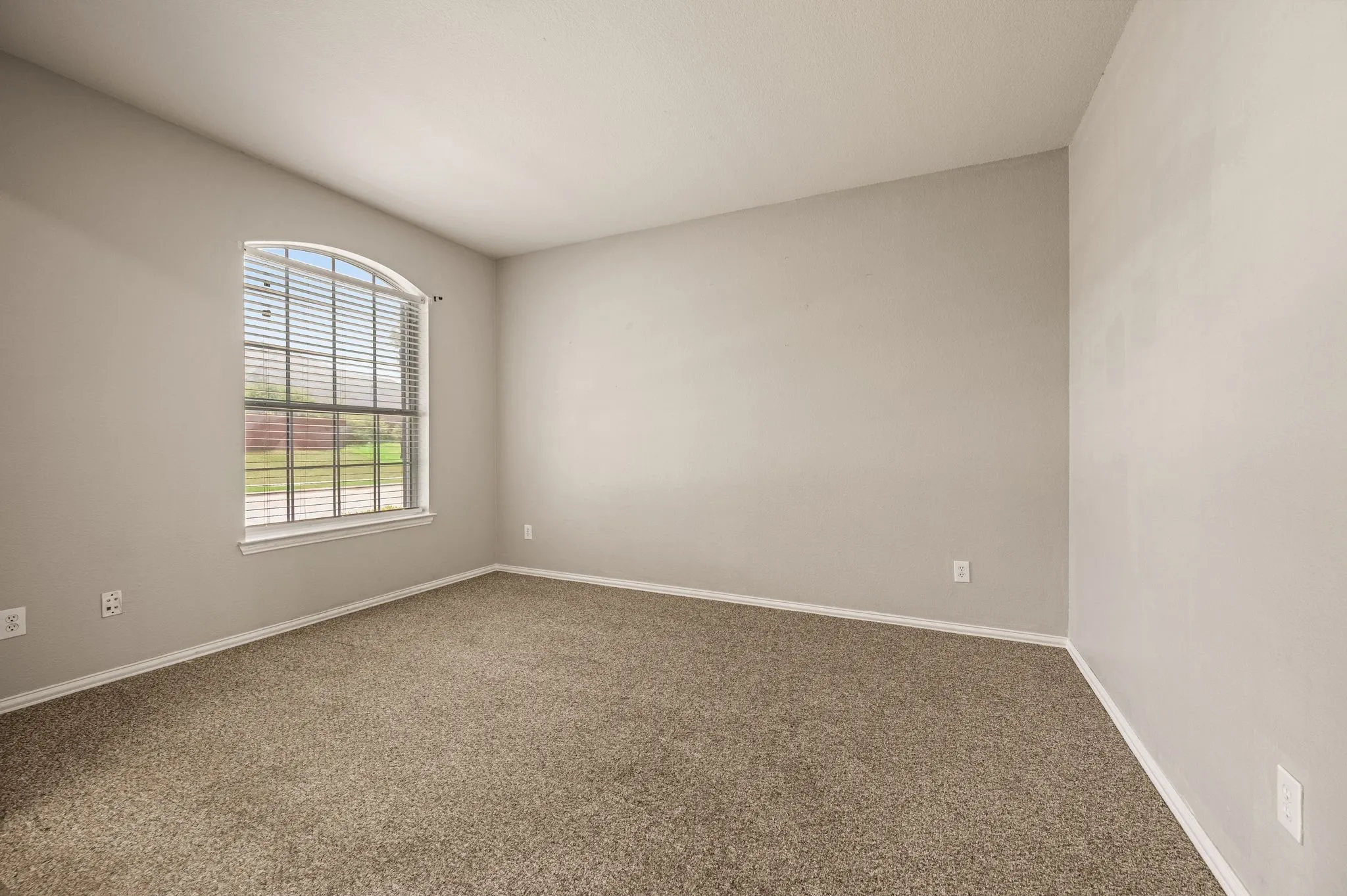 Single Family Residence For Sale in Tarrant County , 1417 White Ash Street, Saginaw, Texas 76131, 4 Bedroom, 3 Bathroom, 3 Garage spaces, 2,885 Sqft, built in 2003, mls#21378181, Real Estate Agent in Saginaw, Homes For Sale in Tarrant county, Homes For Sale in Saginaw, Realtor in Saginaw Texas, Real Estate Brokerage Independent Realty Texas, Luminita Cordes Realtor