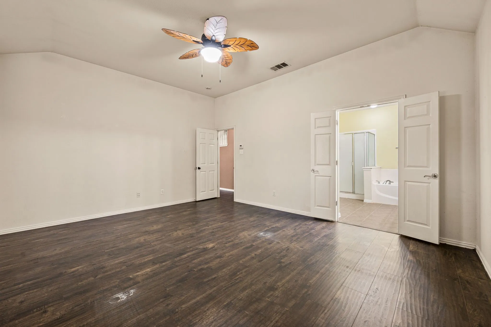 Single Family Residence For Sale in Tarrant County , 1417 White Ash Street, Saginaw, Texas 76131, 4 Bedroom, 3 Bathroom, 3 Garage spaces, 2,885 Sqft, built in 2003, mls#21378181, Real Estate Agent in Saginaw, Homes For Sale in Tarrant county, Homes For Sale in Saginaw, Realtor in Saginaw Texas, Real Estate Brokerage Independent Realty Texas, Luminita Cordes Realtor