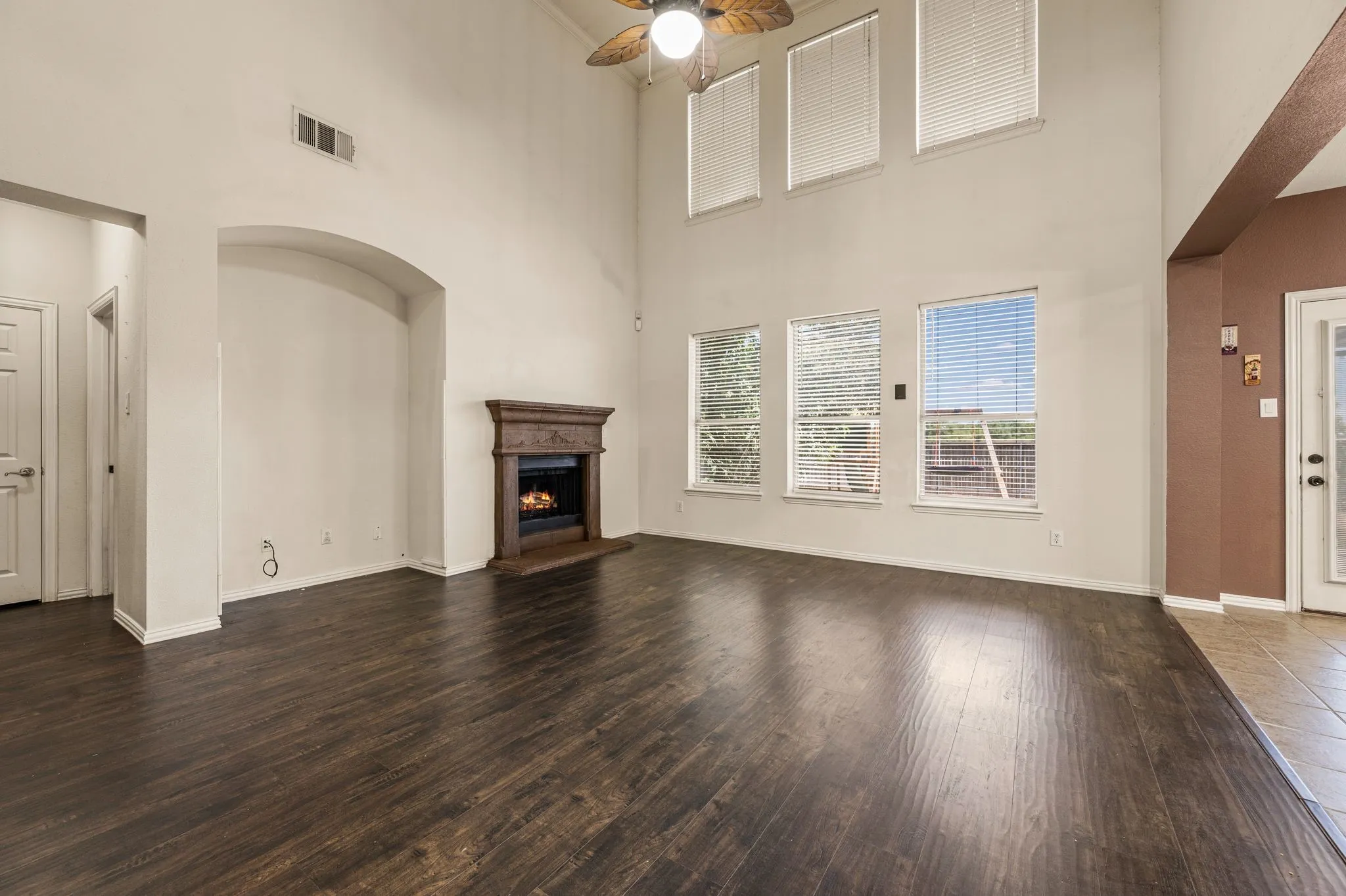 Single Family Residence For Sale in Tarrant County , 1417 White Ash Street, Saginaw, Texas 76131, 4 Bedroom, 3 Bathroom, 3 Garage spaces, 2,885 Sqft, built in 2003, mls#21378181, Real Estate Agent in Saginaw, Homes For Sale in Tarrant county, Homes For Sale in Saginaw, Realtor in Saginaw Texas, Real Estate Brokerage Independent Realty Texas, Luminita Cordes Realtor