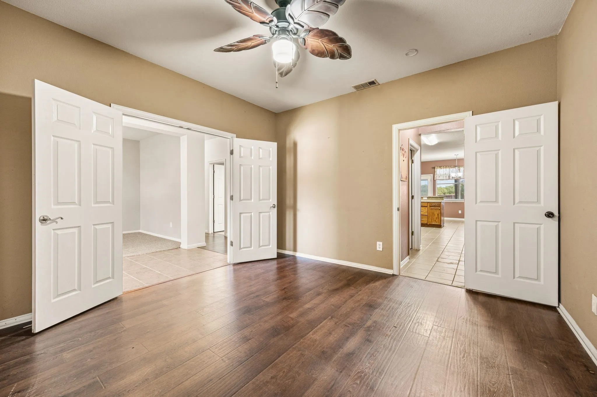 Single Family Residence For Sale in Tarrant County , 1417 White Ash Street, Saginaw, Texas 76131, 4 Bedroom, 3 Bathroom, 3 Garage spaces, 2,885 Sqft, built in 2003, mls#21378181, Real Estate Agent in Saginaw, Homes For Sale in Tarrant county, Homes For Sale in Saginaw, Realtor in Saginaw Texas, Real Estate Brokerage Independent Realty Texas, Luminita Cordes Realtor