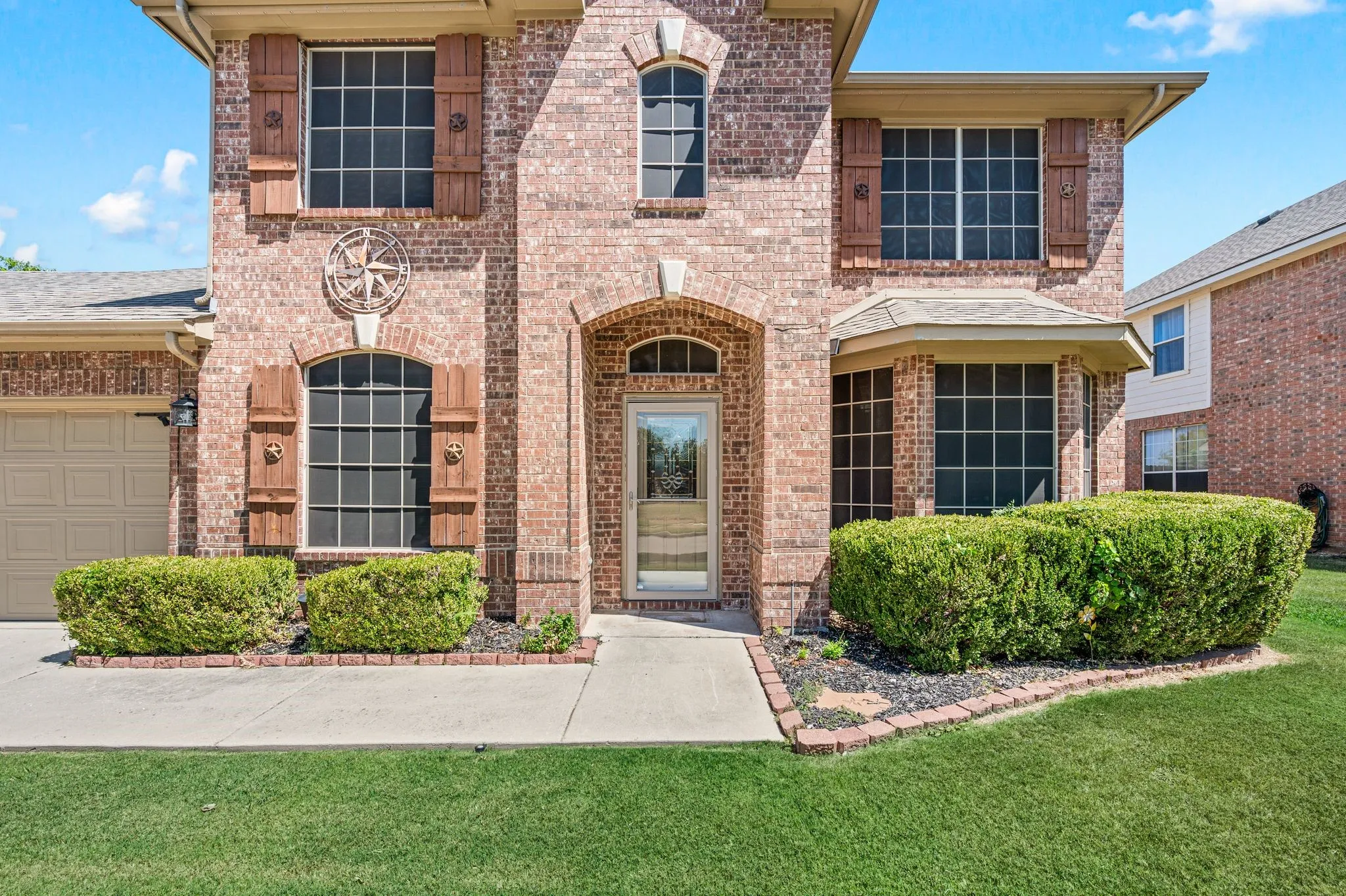 Single Family Residence For Sale in Tarrant County , 1417 White Ash Street, Saginaw, Texas 76131, 4 Bedroom, 3 Bathroom, 3 Garage spaces, 2,885 Sqft, built in 2003, mls#21378181, Real Estate Agent in Saginaw, Homes For Sale in Tarrant county, Homes For Sale in Saginaw, Realtor in Saginaw Texas, Real Estate Brokerage Independent Realty Texas, Luminita Cordes Realtor