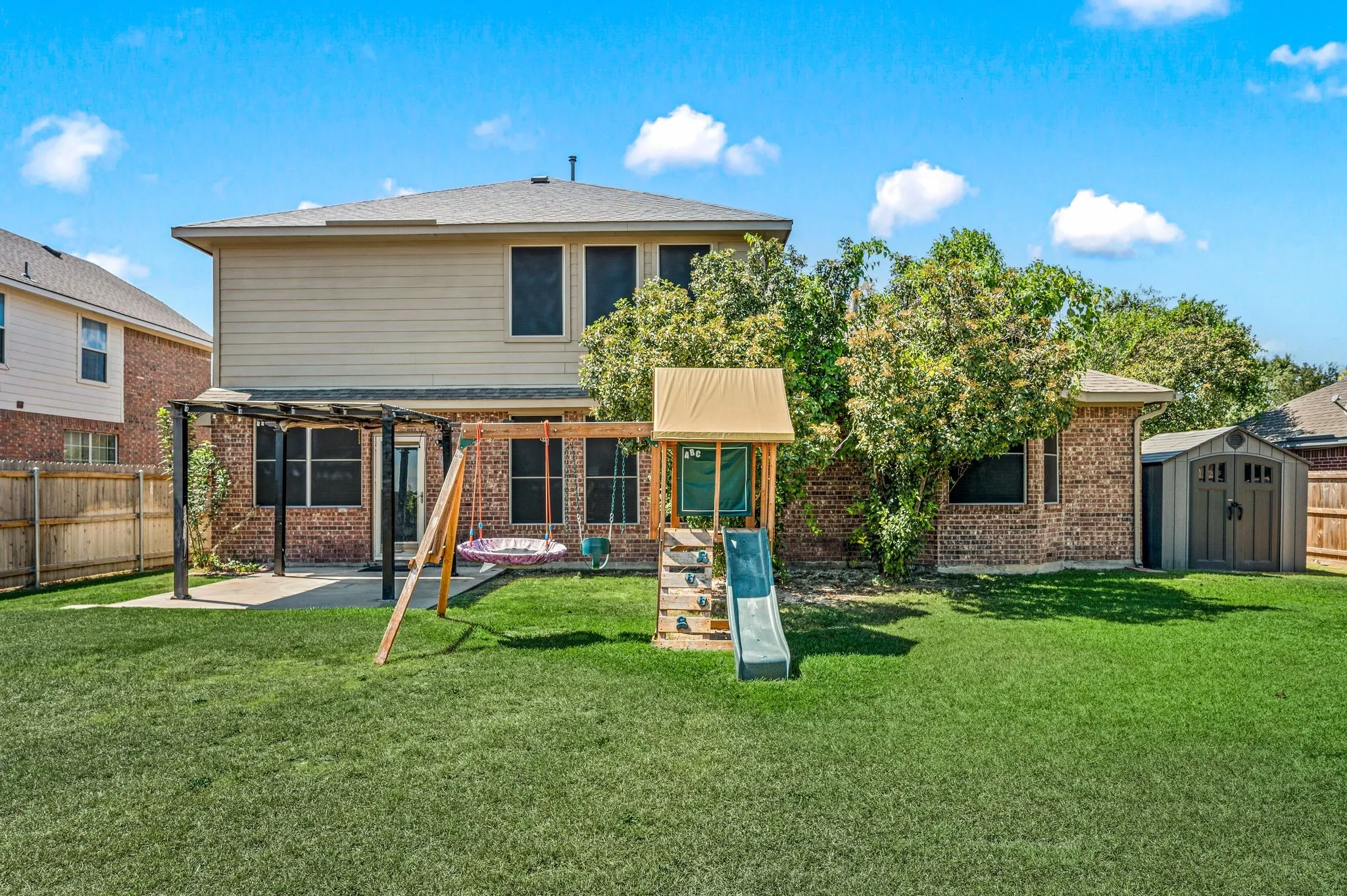 Single Family Residence For Sale in Tarrant County , 1417 White Ash Street, Saginaw, Texas 76131, 4 Bedroom, 3 Bathroom, 3 Garage spaces, 2,885 Sqft, built in 2003, mls#21378181, Real Estate Agent in Saginaw, Homes For Sale in Tarrant county, Homes For Sale in Saginaw, Realtor in Saginaw Texas, Real Estate Brokerage Independent Realty Texas, Luminita Cordes Realtor