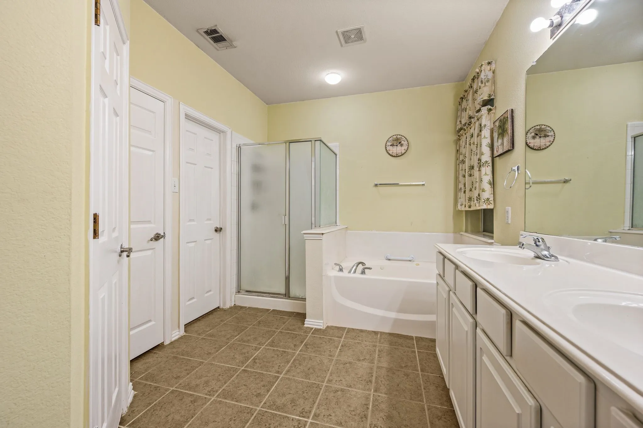 Single Family Residence For Sale in Tarrant County , 1417 White Ash Street, Saginaw, Texas 76131, 4 Bedroom, 3 Bathroom, 3 Garage spaces, 2,885 Sqft, built in 2003, mls#21378181, Real Estate Agent in Saginaw, Homes For Sale in Tarrant county, Homes For Sale in Saginaw, Realtor in Saginaw Texas, Real Estate Brokerage Independent Realty Texas, Luminita Cordes Realtor