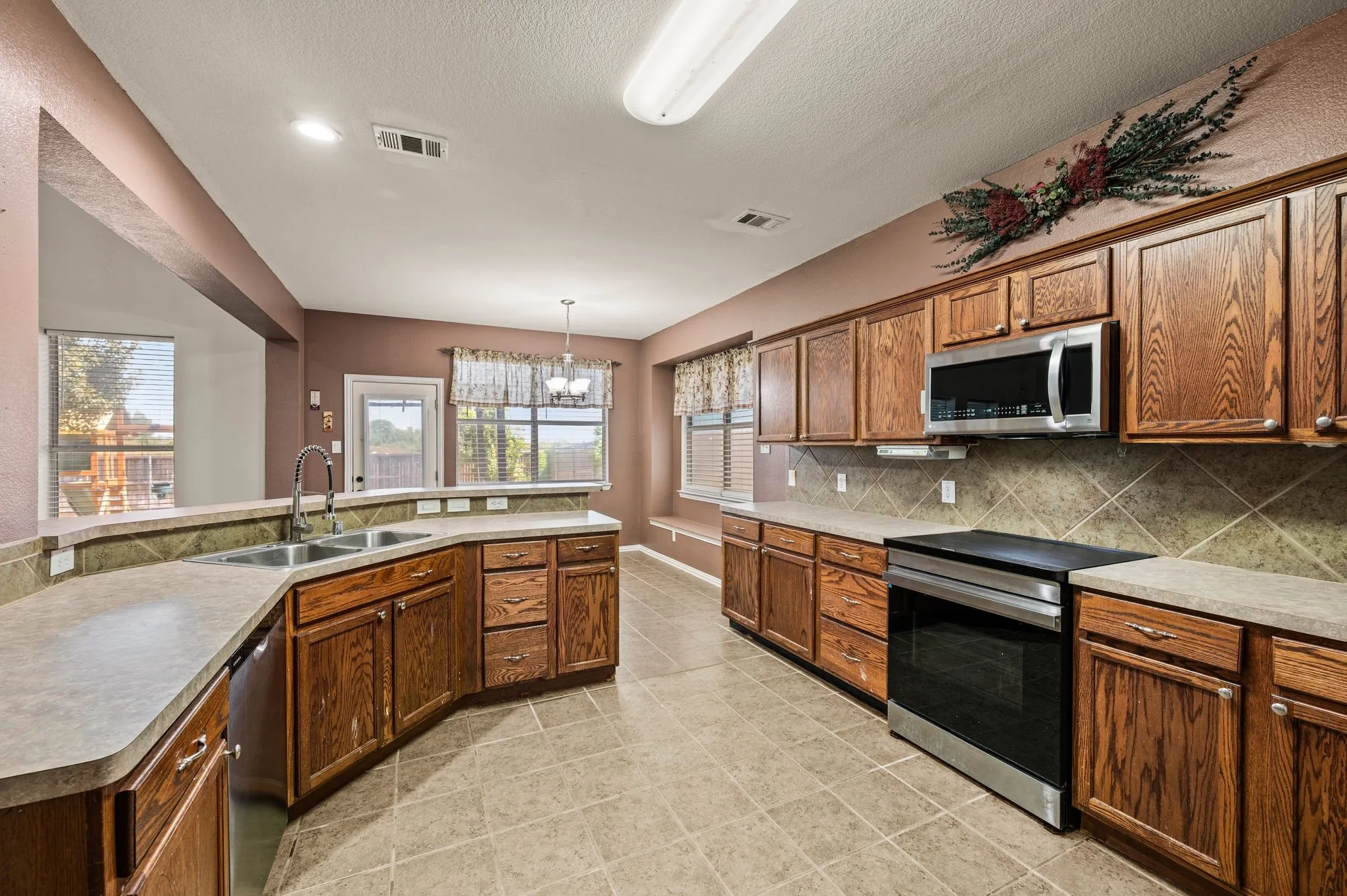 Single Family Residence For Sale in Tarrant County , 1417 White Ash Street, Saginaw, Texas 76131, 4 Bedroom, 3 Bathroom, 3 Garage spaces, 2,885 Sqft, built in 2003, mls#21378181, Real Estate Agent in Saginaw, Homes For Sale in Tarrant county, Homes For Sale in Saginaw, Realtor in Saginaw Texas, Real Estate Brokerage Independent Realty Texas, Luminita Cordes Realtor
