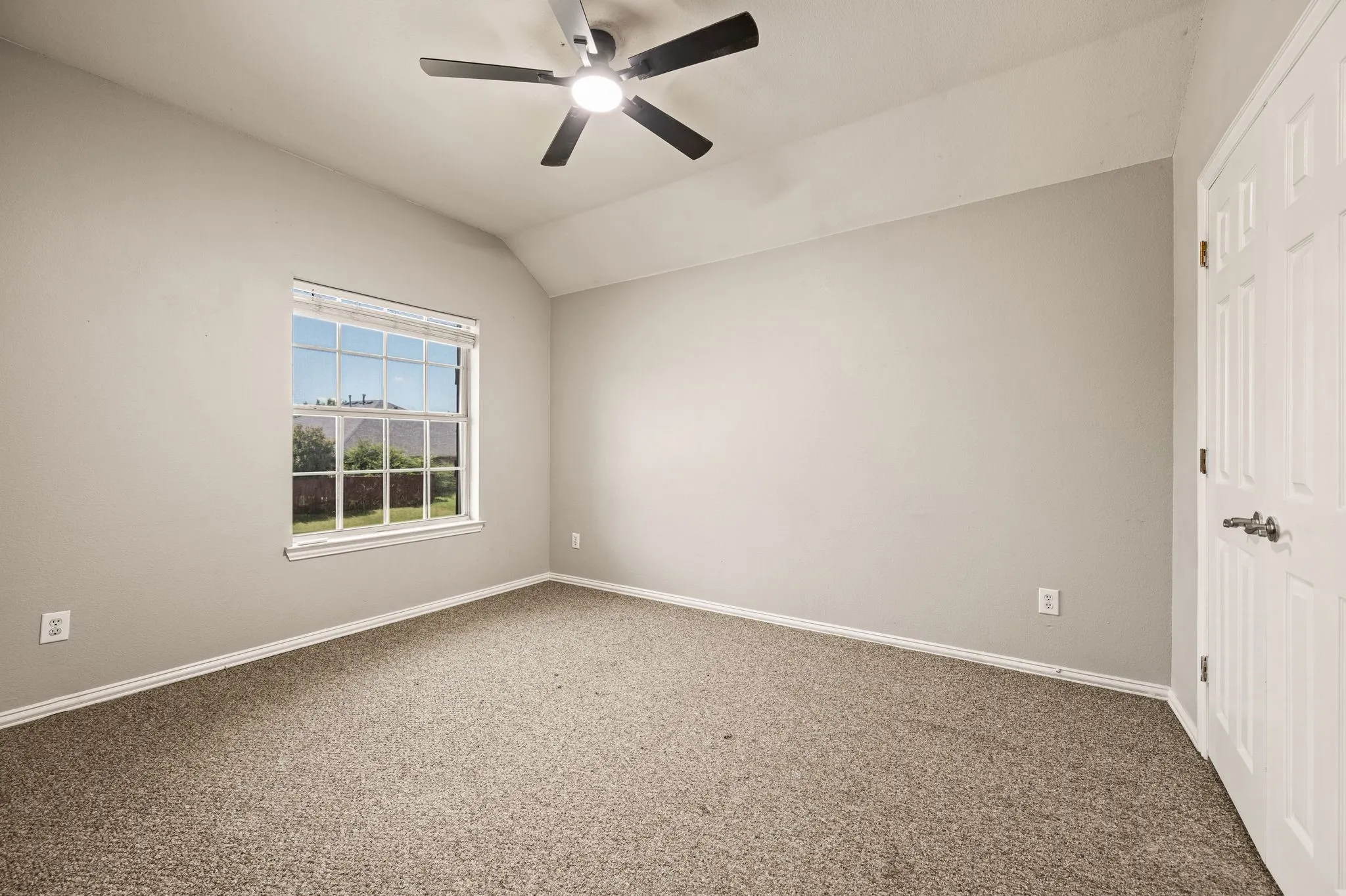Single Family Residence For Sale in Tarrant County , 1417 White Ash Street, Saginaw, Texas 76131, 4 Bedroom, 3 Bathroom, 3 Garage spaces, 2,885 Sqft, built in 2003, mls#21378181, Real Estate Agent in Saginaw, Homes For Sale in Tarrant county, Homes For Sale in Saginaw, Realtor in Saginaw Texas, Real Estate Brokerage Independent Realty Texas, Luminita Cordes Realtor