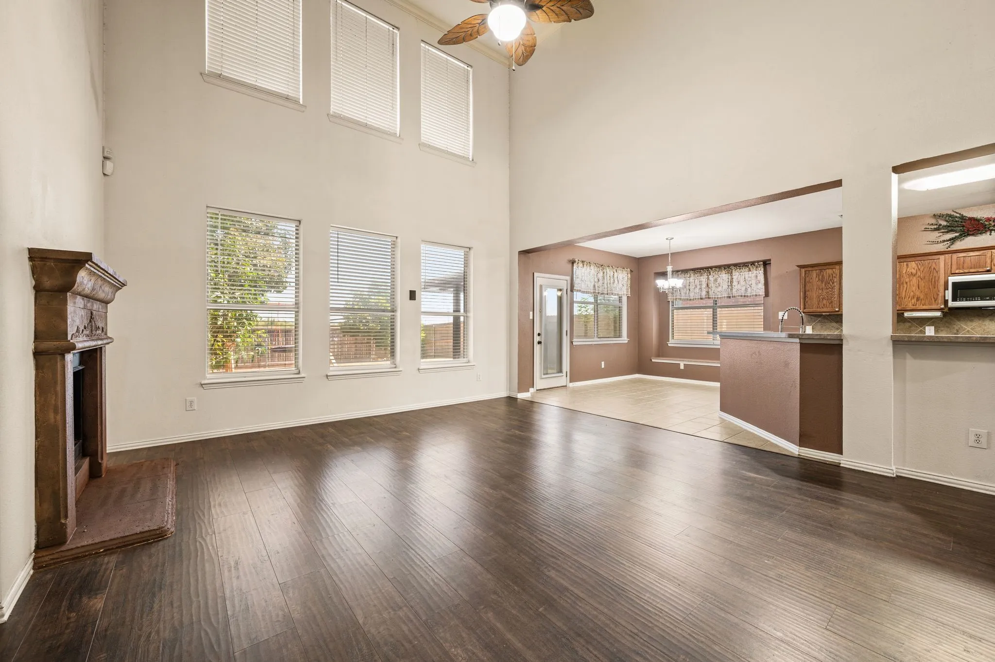 Single Family Residence For Sale in Tarrant County , 1417 White Ash Street, Saginaw, Texas 76131, 4 Bedroom, 3 Bathroom, 3 Garage spaces, 2,885 Sqft, built in 2003, mls#21378181, Real Estate Agent in Saginaw, Homes For Sale in Tarrant county, Homes For Sale in Saginaw, Realtor in Saginaw Texas, Real Estate Brokerage Independent Realty Texas, Luminita Cordes Realtor