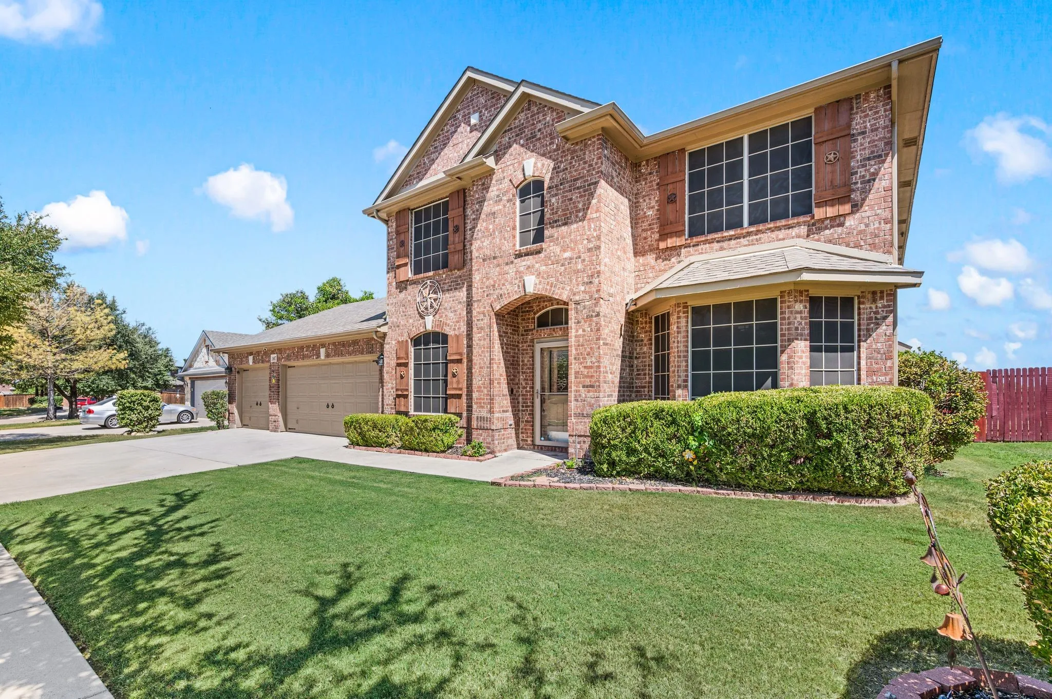 Single Family Residence For Sale in Tarrant County , 1417 White Ash Street, Saginaw, Texas 76131, 4 Bedroom, 3 Bathroom, 3 Garage spaces, 2,885 Sqft, built in 2003, mls#21378181, Real Estate Agent in Saginaw, Homes For Sale in Tarrant county, Homes For Sale in Saginaw, Realtor in Saginaw Texas, Real Estate Brokerage Independent Realty Texas, Luminita Cordes Realtor