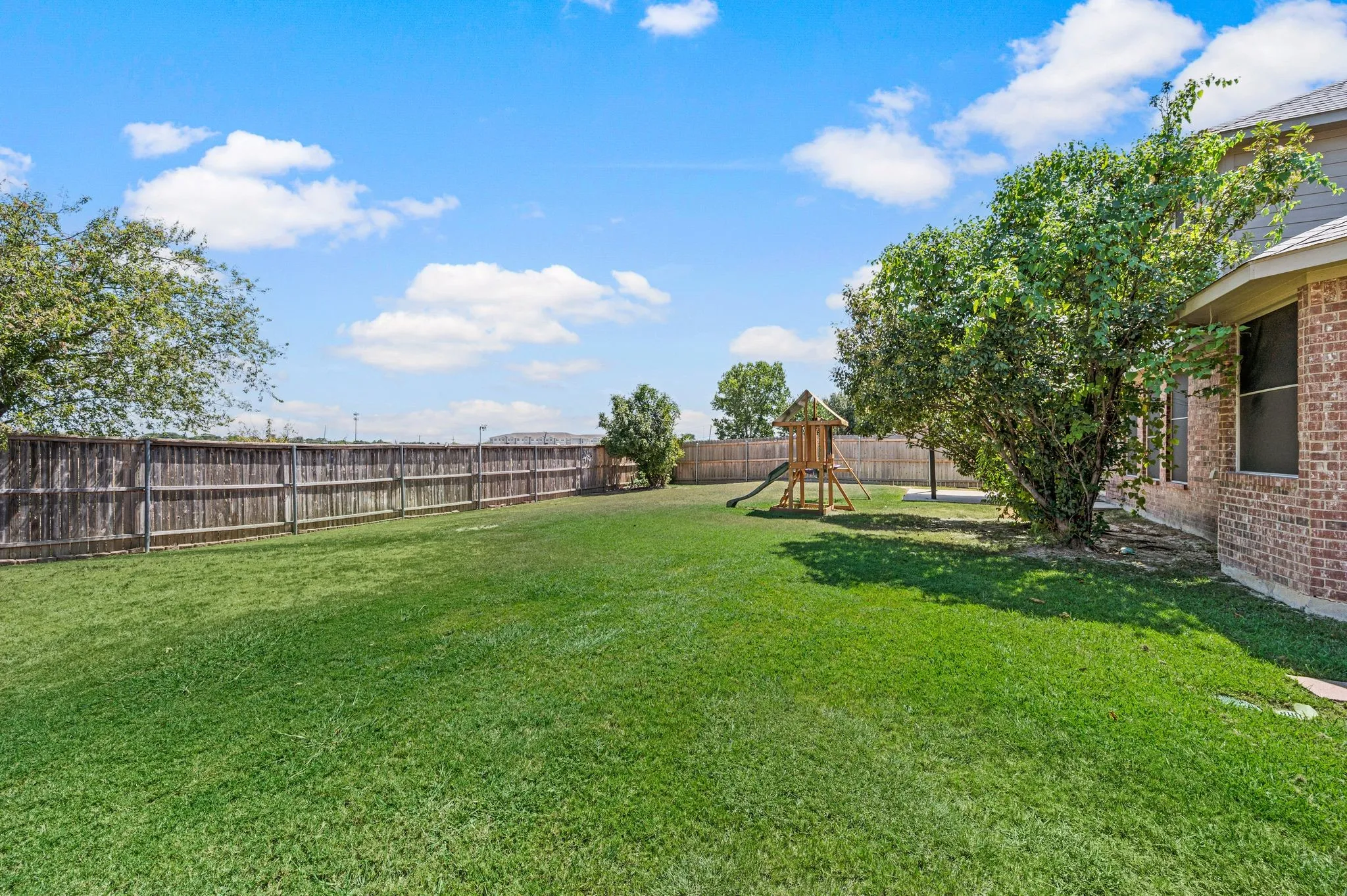 Single Family Residence For Sale in Tarrant County , 1417 White Ash Street, Saginaw, Texas 76131, 4 Bedroom, 3 Bathroom, 3 Garage spaces, 2,885 Sqft, built in 2003, mls#21378181, Real Estate Agent in Saginaw, Homes For Sale in Tarrant county, Homes For Sale in Saginaw, Realtor in Saginaw Texas, Real Estate Brokerage Independent Realty Texas, Luminita Cordes Realtor