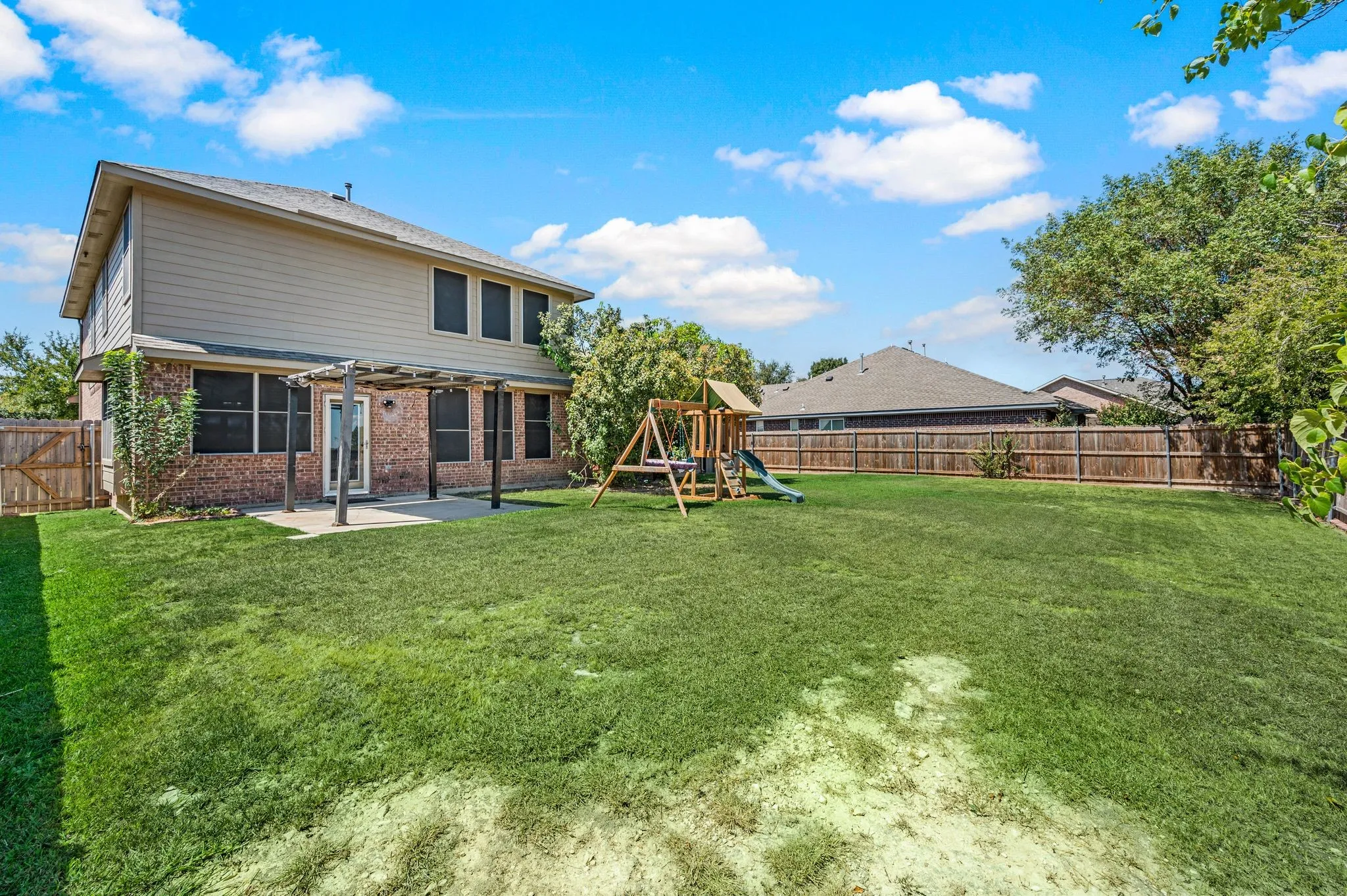 Single Family Residence For Sale in Tarrant County , 1417 White Ash Street, Saginaw, Texas 76131, 4 Bedroom, 3 Bathroom, 3 Garage spaces, 2,885 Sqft, built in 2003, mls#21378181, Real Estate Agent in Saginaw, Homes For Sale in Tarrant county, Homes For Sale in Saginaw, Realtor in Saginaw Texas, Real Estate Brokerage Independent Realty Texas, Luminita Cordes Realtor