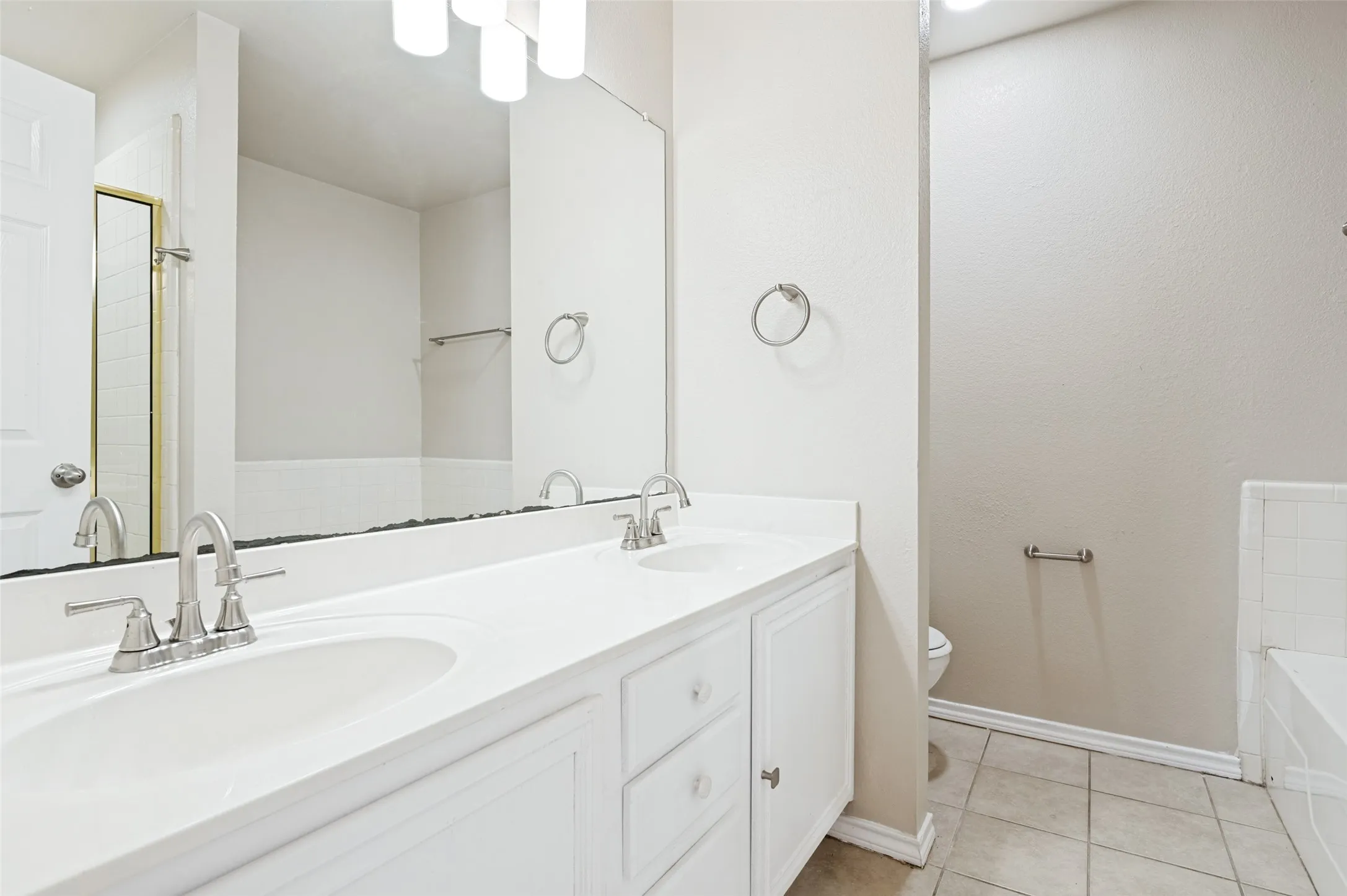 Single Family Residence For Rent in Dallas County , 1042 Westover Drive, Lancaster, Texas 75134, 3 Bedroom, 2 Bathroom, 2 Garage spaces, 1,408 Sqft, built in 1994, mls#21370881, Real Estate Agent in Lancaster, Homes For Rent in Dallas county, Homes For Rent in Lancaster, Realtor in Lancaster Texas, Real Estate Brokerage Independent Realty Texas, Luminita Cordes Realtor