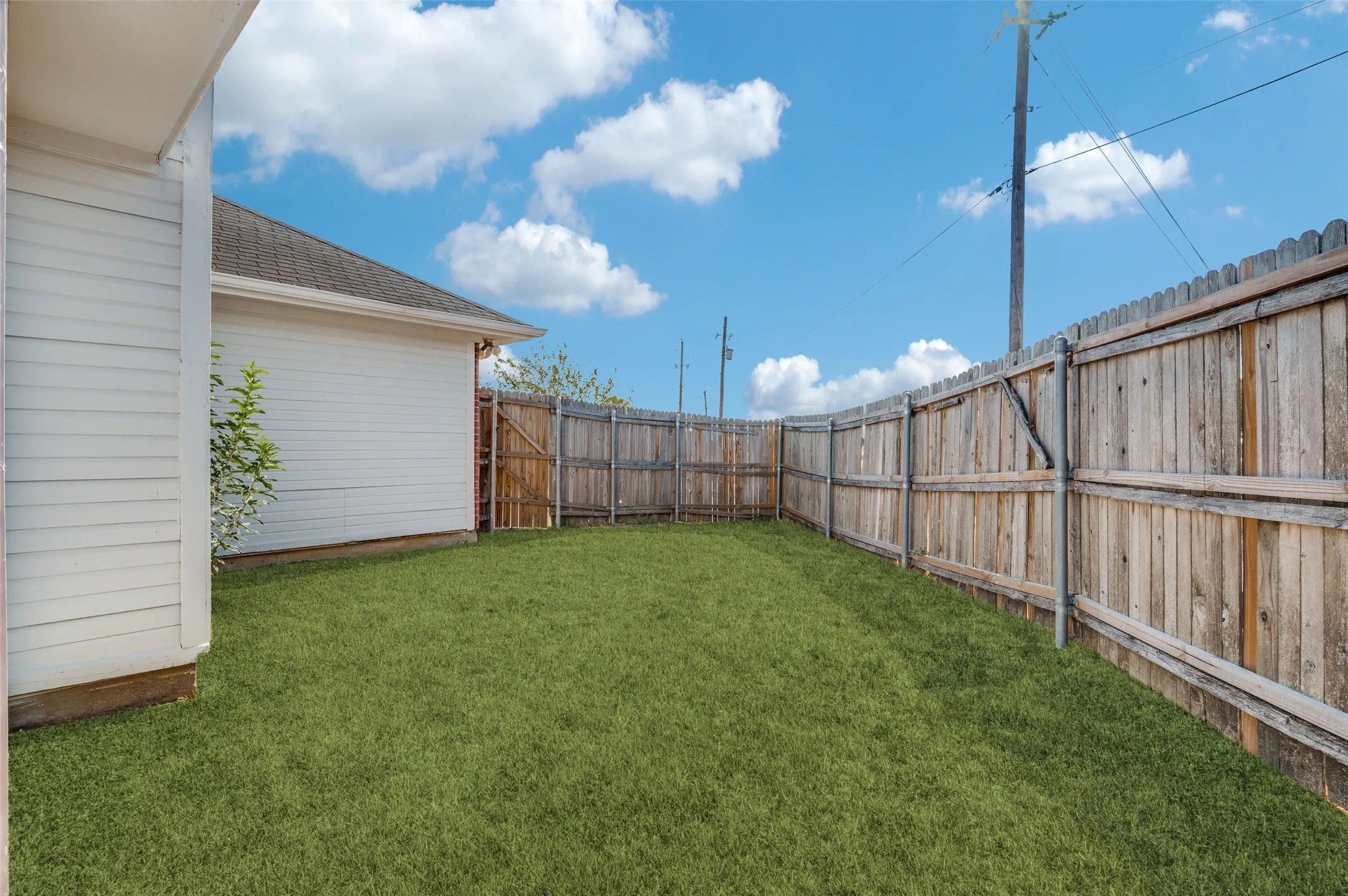 Single Family Residence For Rent in Dallas County , 1042 Westover Drive, Lancaster, Texas 75134, 3 Bedroom, 2 Bathroom, 2 Garage spaces, 1,408 Sqft, built in 1994, mls#21370881, Real Estate Agent in Lancaster, Homes For Rent in Dallas county, Homes For Rent in Lancaster, Realtor in Lancaster Texas, Real Estate Brokerage Independent Realty Texas, Luminita Cordes Realtor