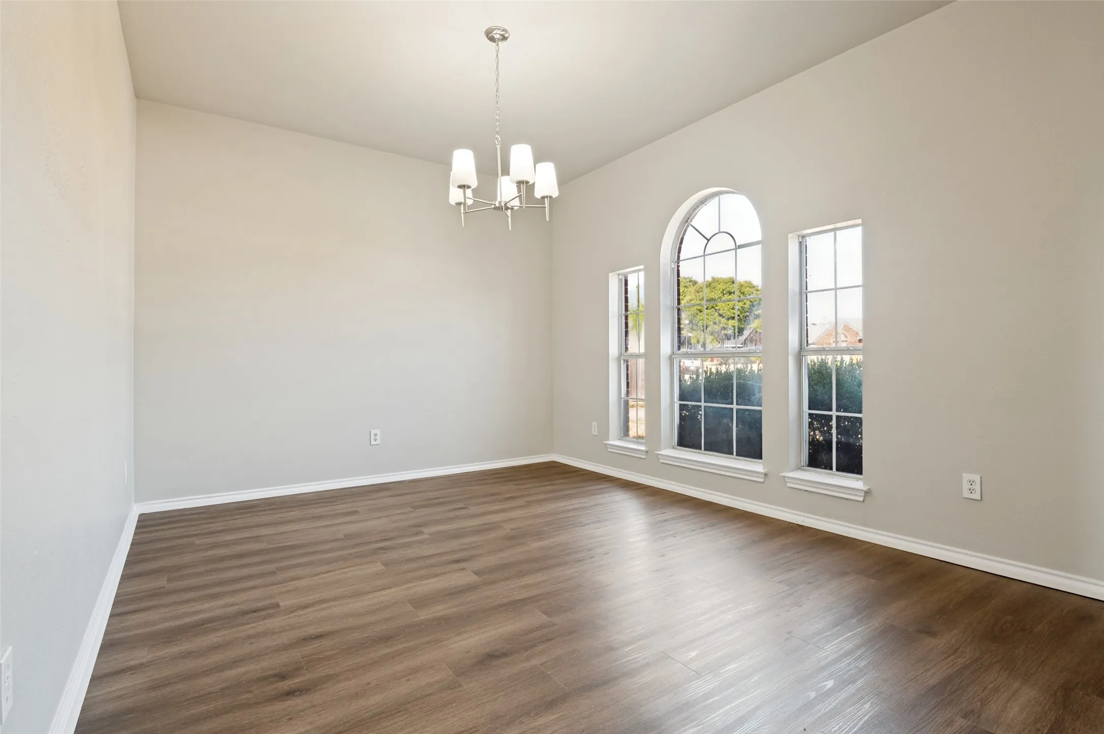 Single Family Residence For Rent in Dallas County , 1042 Westover Drive, Lancaster, Texas 75134, 3 Bedroom, 2 Bathroom, 2 Garage spaces, 1,408 Sqft, built in 1994, mls#21370881, Real Estate Agent in Lancaster, Homes For Rent in Dallas county, Homes For Rent in Lancaster, Realtor in Lancaster Texas, Real Estate Brokerage Independent Realty Texas, Luminita Cordes Realtor