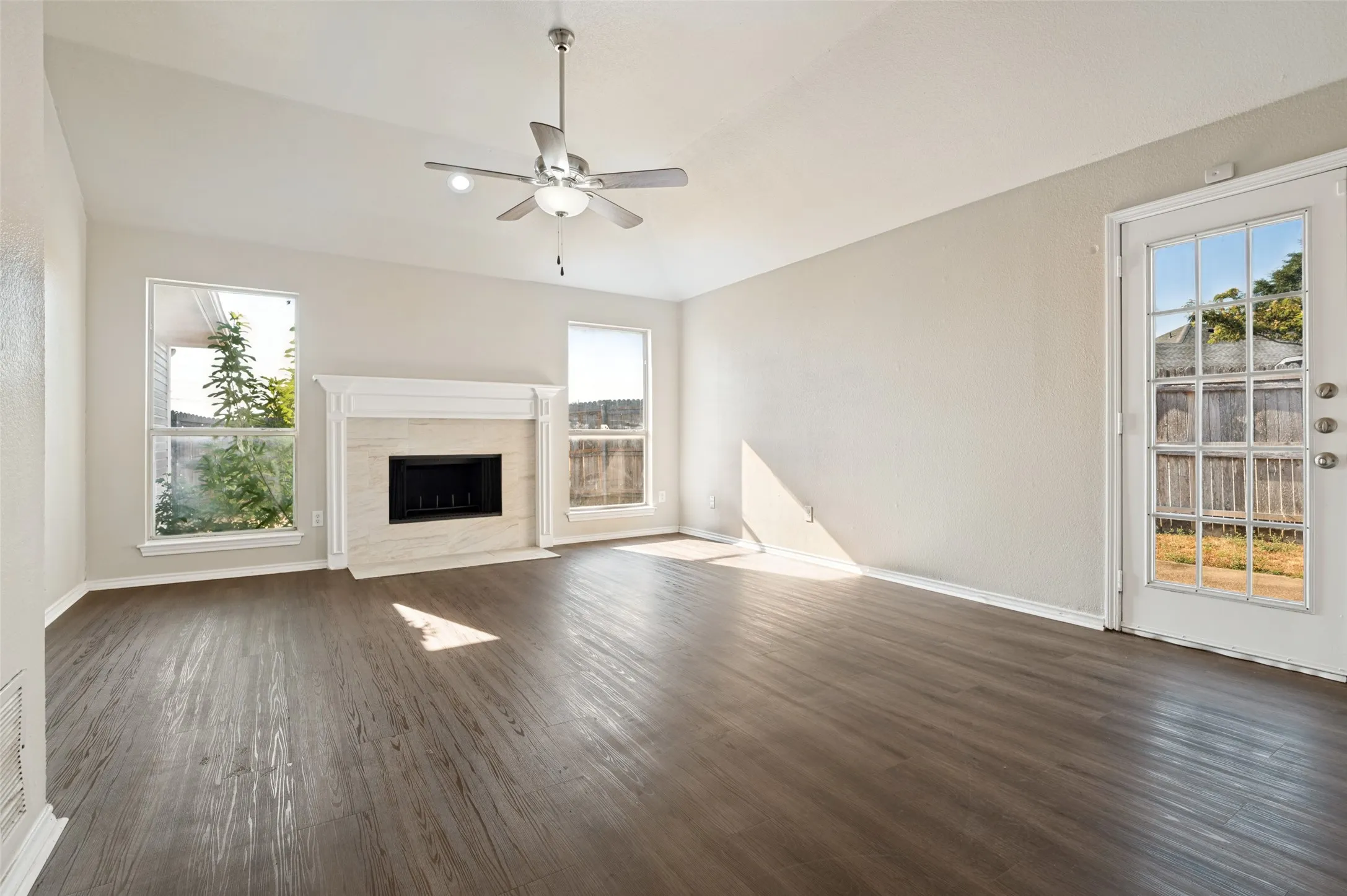 Single Family Residence For Rent in Dallas County , 1042 Westover Drive, Lancaster, Texas 75134, 3 Bedroom, 2 Bathroom, 2 Garage spaces, 1,408 Sqft, built in 1994, mls#21370881, Real Estate Agent in Lancaster, Homes For Rent in Dallas county, Homes For Rent in Lancaster, Realtor in Lancaster Texas, Real Estate Brokerage Independent Realty Texas, Luminita Cordes Realtor