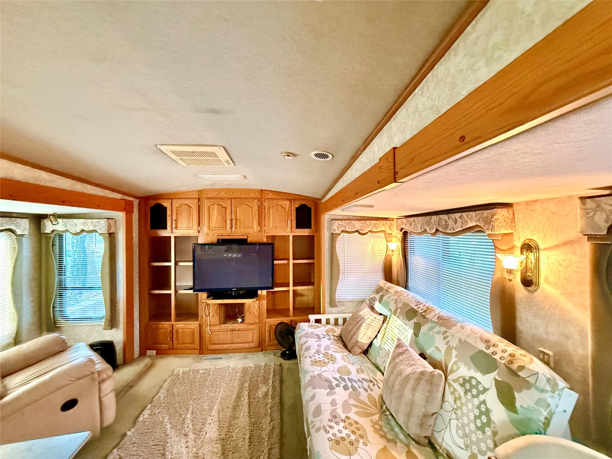 Manufactured Home For Sale in Wood County , 6435 FM 17 Lots 620-625, Yantis, Texas 75497, 1 Bedroom, 1 Bathroom, Garage spaces, 280 Sqft, built in 1998, mls#21379237, Real Estate Agent in Yantis, Homes For Sale in Wood county, Homes For Sale in Yantis, Realtor in Yantis Texas, Real Estate Brokerage Independent Realty Texas, Luminita Cordes Realtor