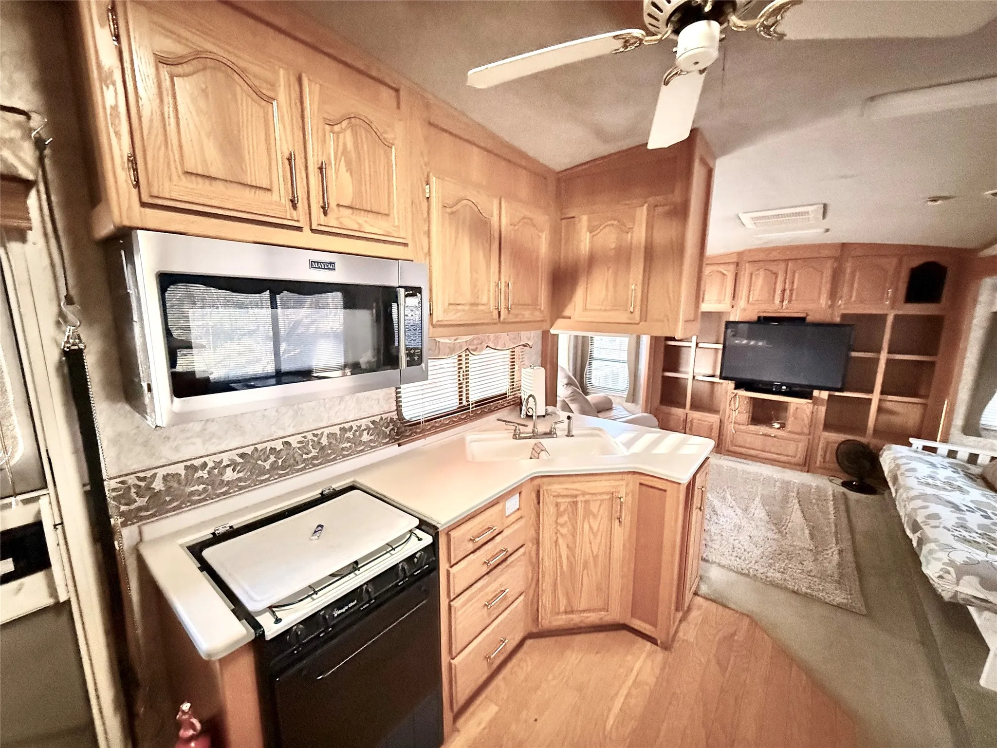 Manufactured Home For Sale in Wood County , 6435 FM 17 Lots 620-625, Yantis, Texas 75497, 1 Bedroom, 1 Bathroom, Garage spaces, 280 Sqft, built in 1998, mls#21379237, Real Estate Agent in Yantis, Homes For Sale in Wood county, Homes For Sale in Yantis, Realtor in Yantis Texas, Real Estate Brokerage Independent Realty Texas, Luminita Cordes Realtor