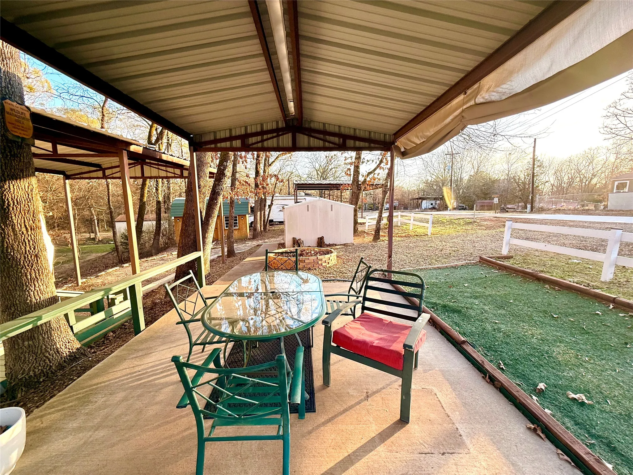 Manufactured Home For Sale in Wood County , 6435 FM 17 Lots 620-625, Yantis, Texas 75497, 1 Bedroom, 1 Bathroom, Garage spaces, 280 Sqft, built in 1998, mls#21379237, Real Estate Agent in Yantis, Homes For Sale in Wood county, Homes For Sale in Yantis, Realtor in Yantis Texas, Real Estate Brokerage Independent Realty Texas, Luminita Cordes Realtor