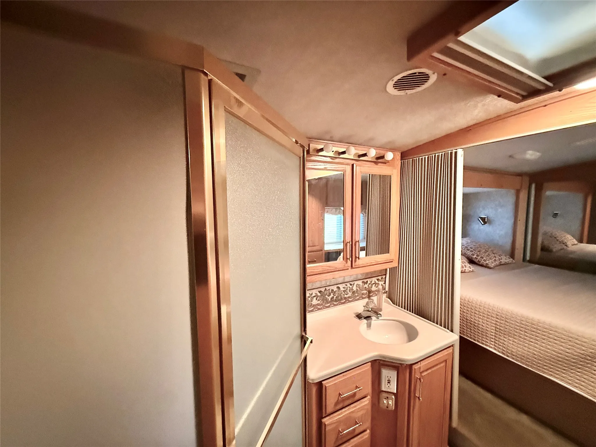 Manufactured Home For Sale in Wood County , 6435 FM 17 Lots 620-625, Yantis, Texas 75497, 1 Bedroom, 1 Bathroom, Garage spaces, 280 Sqft, built in 1998, mls#21379237, Real Estate Agent in Yantis, Homes For Sale in Wood county, Homes For Sale in Yantis, Realtor in Yantis Texas, Real Estate Brokerage Independent Realty Texas, Luminita Cordes Realtor
