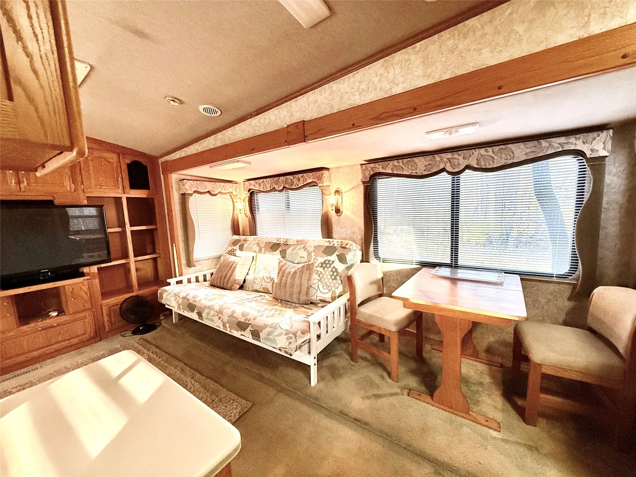 Manufactured Home For Sale in Wood County , 6435 FM 17 Lots 620-625, Yantis, Texas 75497, 1 Bedroom, 1 Bathroom, Garage spaces, 280 Sqft, built in 1998, mls#21379237, Real Estate Agent in Yantis, Homes For Sale in Wood county, Homes For Sale in Yantis, Realtor in Yantis Texas, Real Estate Brokerage Independent Realty Texas, Luminita Cordes Realtor