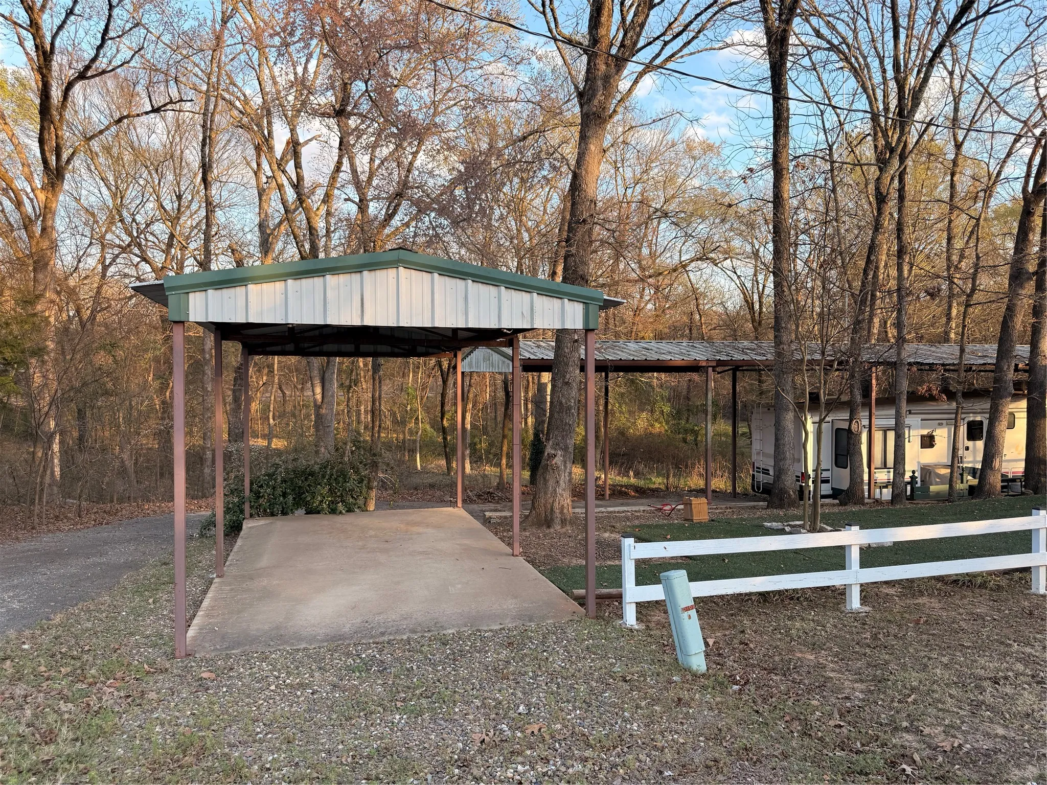 Manufactured Home For Sale in Wood County , 6435 FM 17 Lots 620-625, Yantis, Texas 75497, 1 Bedroom, 1 Bathroom, Garage spaces, 280 Sqft, built in 1998, mls#21379237, Real Estate Agent in Yantis, Homes For Sale in Wood county, Homes For Sale in Yantis, Realtor in Yantis Texas, Real Estate Brokerage Independent Realty Texas, Luminita Cordes Realtor