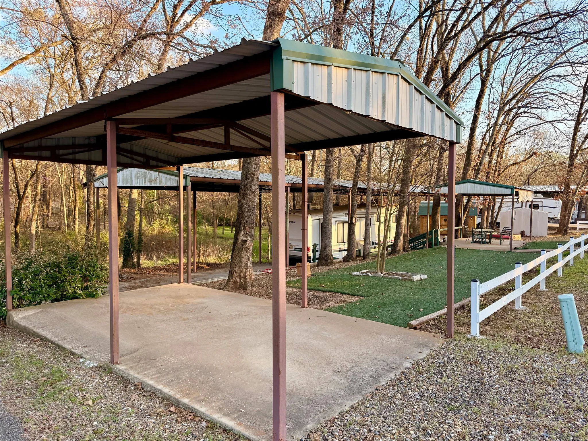 Manufactured Home For Sale in Wood County , 6435 FM 17 Lots 620-625, Yantis, Texas 75497, 1 Bedroom, 1 Bathroom, Garage spaces, 280 Sqft, built in 1998, mls#21379237, Real Estate Agent in Yantis, Homes For Sale in Wood county, Homes For Sale in Yantis, Realtor in Yantis Texas, Real Estate Brokerage Independent Realty Texas, Luminita Cordes Realtor