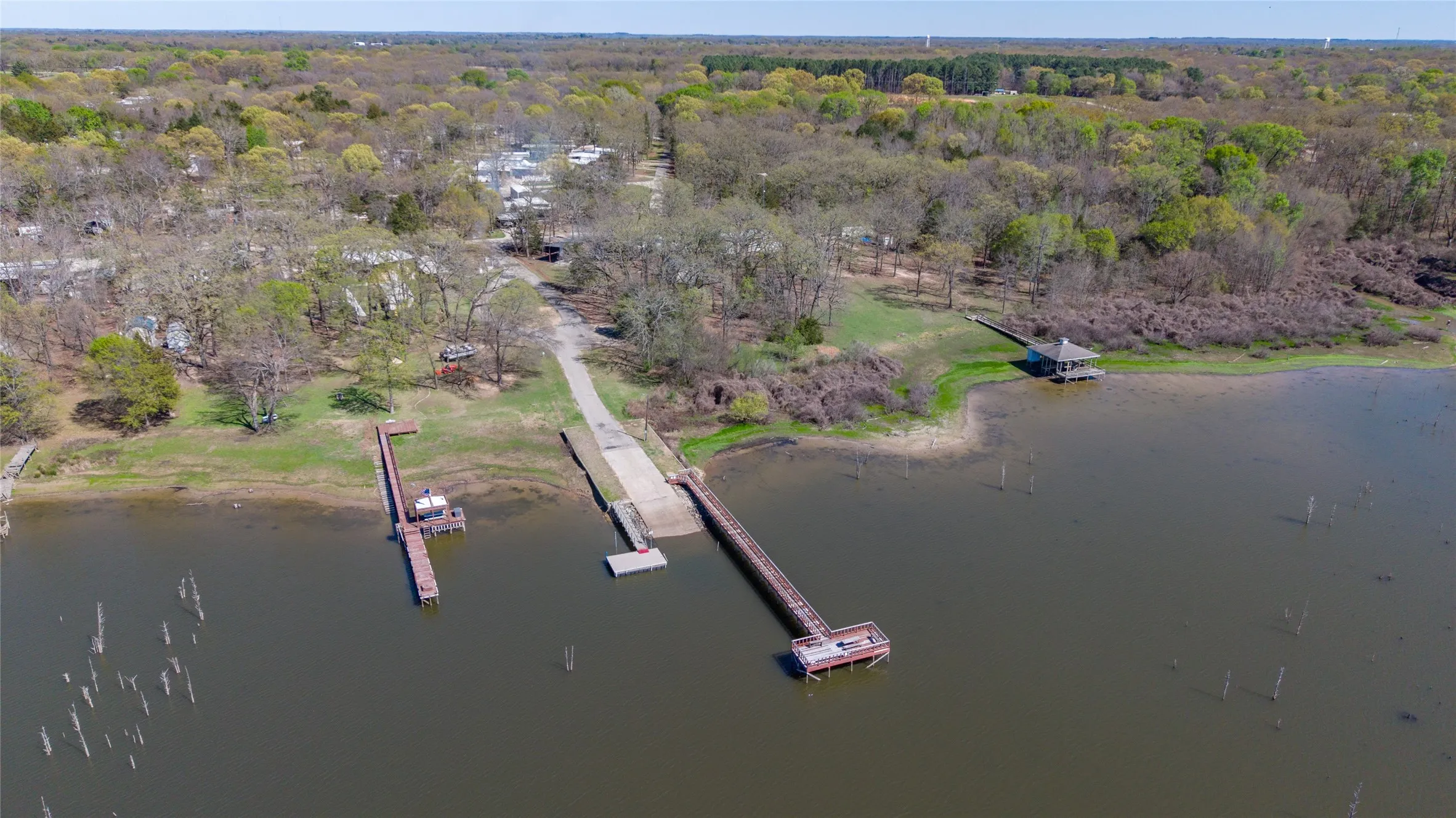 Manufactured Home For Sale in Wood County , 6435 FM 17 Lots 620-625, Yantis, Texas 75497, 1 Bedroom, 1 Bathroom, Garage spaces, 280 Sqft, built in 1998, mls#21379237, Real Estate Agent in Yantis, Homes For Sale in Wood county, Homes For Sale in Yantis, Realtor in Yantis Texas, Real Estate Brokerage Independent Realty Texas, Luminita Cordes Realtor
