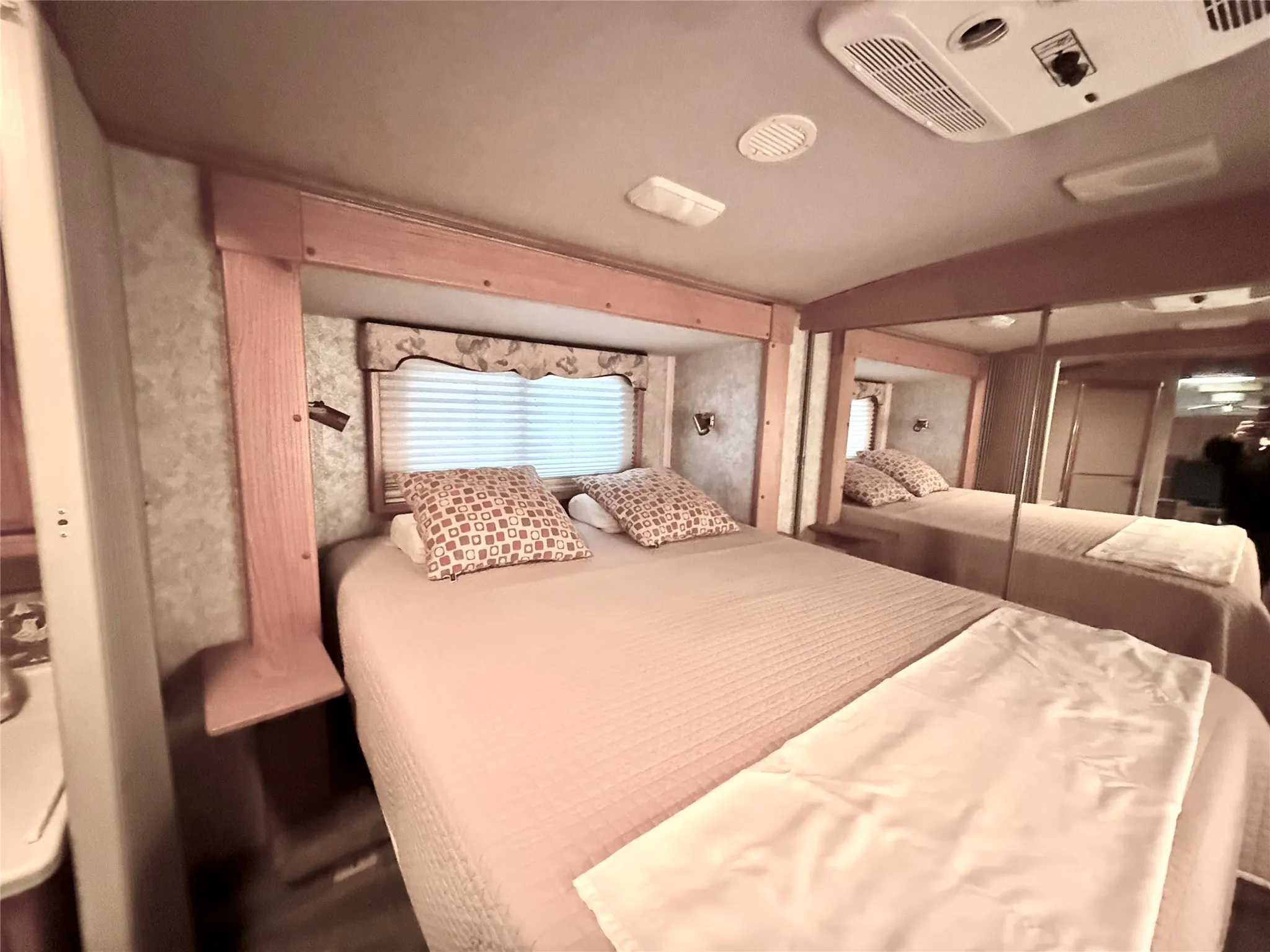 Manufactured Home For Sale in Wood County , 6435 FM 17 Lots 620-625, Yantis, Texas 75497, 1 Bedroom, 1 Bathroom, Garage spaces, 280 Sqft, built in 1998, mls#21379237, Real Estate Agent in Yantis, Homes For Sale in Wood county, Homes For Sale in Yantis, Realtor in Yantis Texas, Real Estate Brokerage Independent Realty Texas, Luminita Cordes Realtor