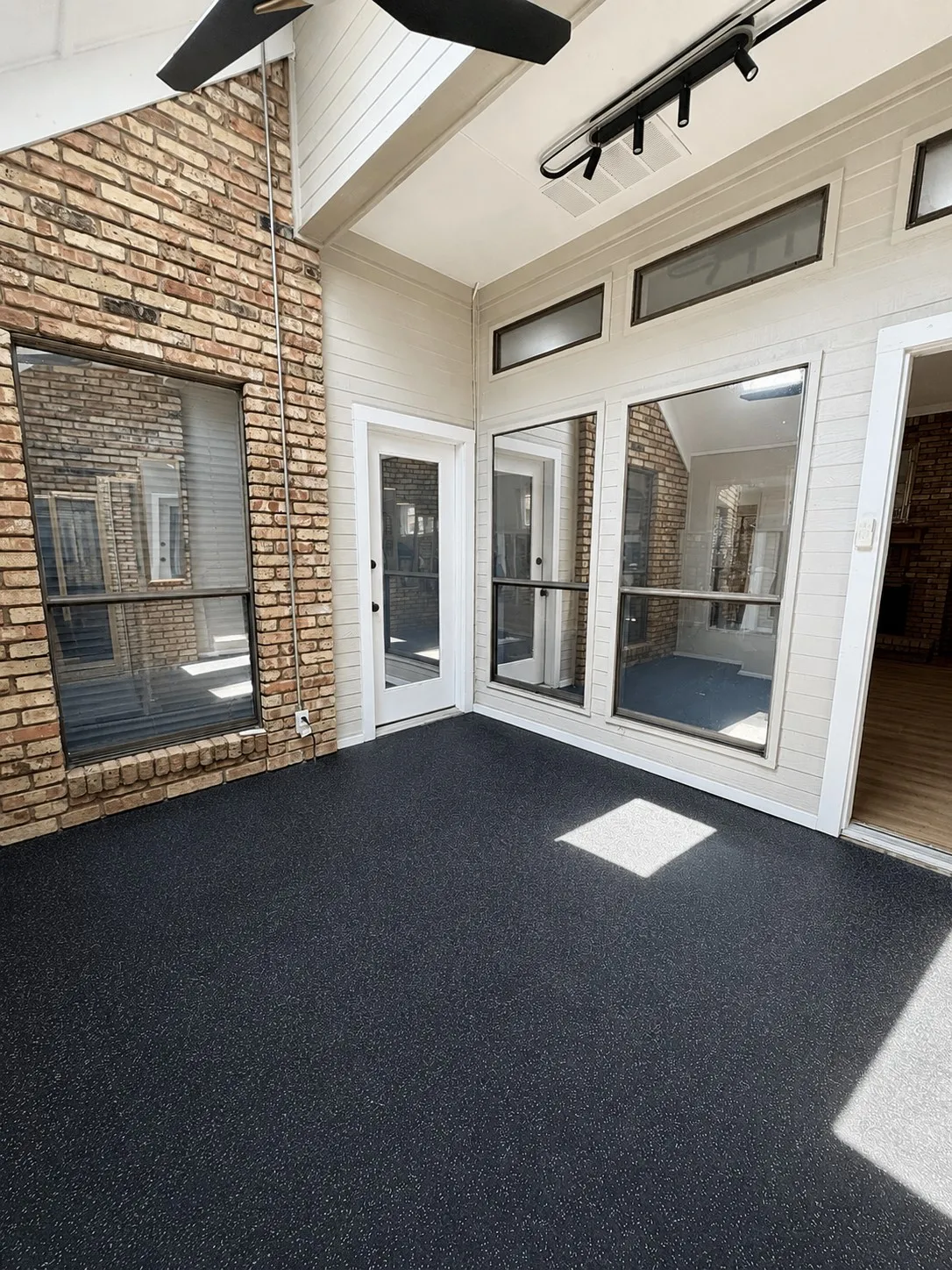 Single Family Residence For Rent in Dallas County , 1213 Parkrow Place, Irving, Texas 75060, 3 Bedroom, 3 Bathroom, 2 Garage spaces, 2,076 Sqft, built in 1984, mls#21379243, Real Estate Agent in Irving, Homes For Rent in Dallas county, Homes For Rent in Irving, Realtor in Irving Texas, Real Estate Brokerage Independent Realty Texas, Luminita Cordes Realtor