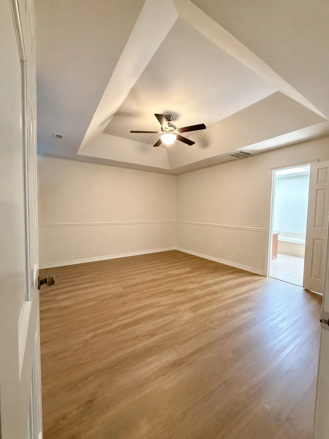 Single Family Residence For Rent in Dallas County , 1213 Parkrow Place, Irving, Texas 75060, 3 Bedroom, 3 Bathroom, 2 Garage spaces, 2,076 Sqft, built in 1984, mls#21379243, Real Estate Agent in Irving, Homes For Rent in Dallas county, Homes For Rent in Irving, Realtor in Irving Texas, Real Estate Brokerage Independent Realty Texas, Luminita Cordes Realtor