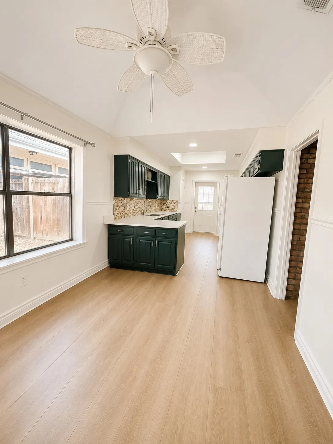 Single Family Residence For Rent in Dallas County , 1213 Parkrow Place, Irving, Texas 75060, 3 Bedroom, 3 Bathroom, 2 Garage spaces, 2,076 Sqft, built in 1984, mls#21379243, Real Estate Agent in Irving, Homes For Rent in Dallas county, Homes For Rent in Irving, Realtor in Irving Texas, Real Estate Brokerage Independent Realty Texas, Luminita Cordes Realtor