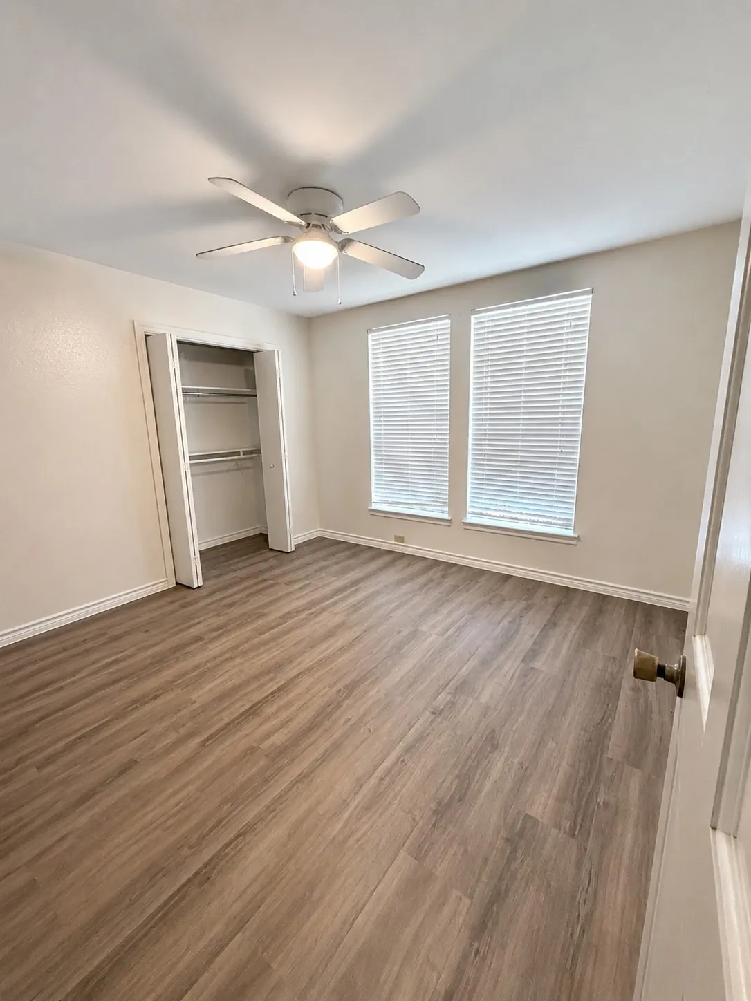 Single Family Residence For Rent in Dallas County , 1213 Parkrow Place, Irving, Texas 75060, 3 Bedroom, 3 Bathroom, 2 Garage spaces, 2,076 Sqft, built in 1984, mls#21379243, Real Estate Agent in Irving, Homes For Rent in Dallas county, Homes For Rent in Irving, Realtor in Irving Texas, Real Estate Brokerage Independent Realty Texas, Luminita Cordes Realtor