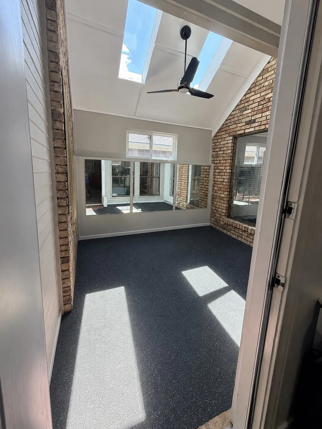 Single Family Residence For Rent in Dallas County , 1213 Parkrow Place, Irving, Texas 75060, 3 Bedroom, 3 Bathroom, 2 Garage spaces, 2,076 Sqft, built in 1984, mls#21379243, Real Estate Agent in Irving, Homes For Rent in Dallas county, Homes For Rent in Irving, Realtor in Irving Texas, Real Estate Brokerage Independent Realty Texas, Luminita Cordes Realtor