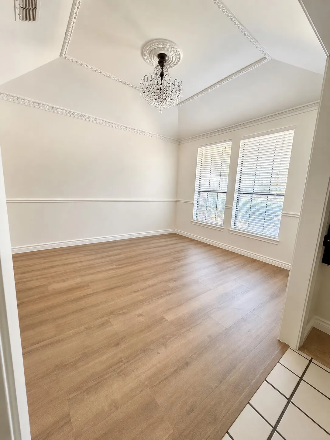 Single Family Residence For Rent in Dallas County , 1213 Parkrow Place, Irving, Texas 75060, 3 Bedroom, 3 Bathroom, 2 Garage spaces, 2,076 Sqft, built in 1984, mls#21379243, Real Estate Agent in Irving, Homes For Rent in Dallas county, Homes For Rent in Irving, Realtor in Irving Texas, Real Estate Brokerage Independent Realty Texas, Luminita Cordes Realtor