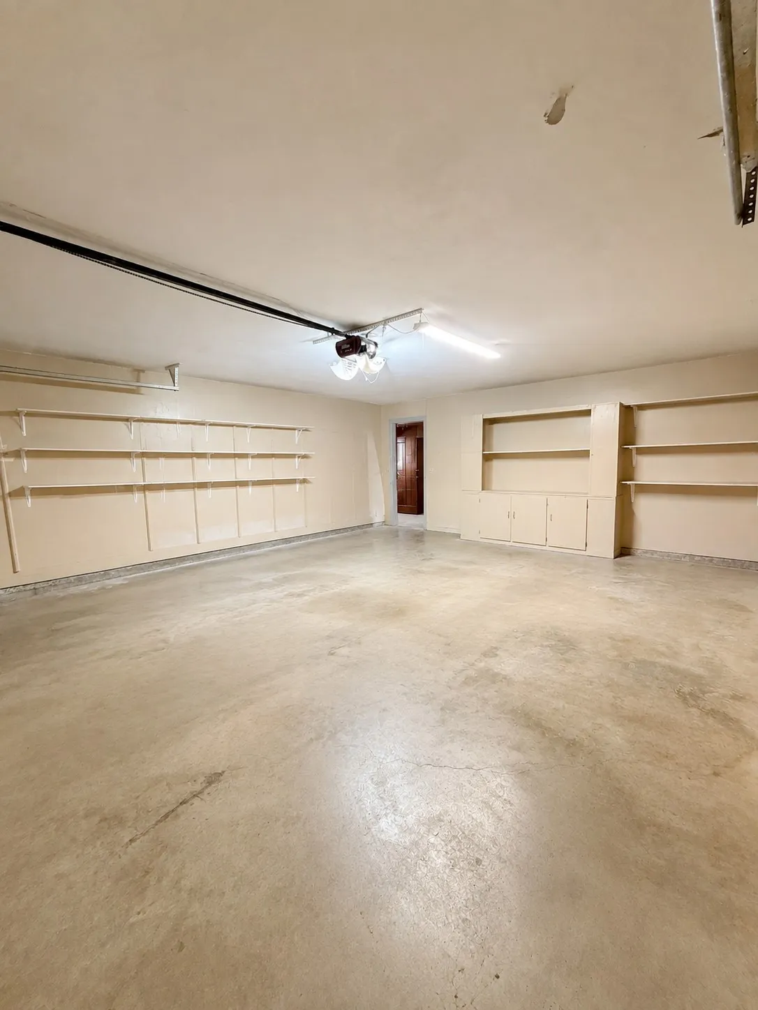 Single Family Residence For Rent in Dallas County , 1213 Parkrow Place, Irving, Texas 75060, 3 Bedroom, 3 Bathroom, 2 Garage spaces, 2,076 Sqft, built in 1984, mls#21379243, Real Estate Agent in Irving, Homes For Rent in Dallas county, Homes For Rent in Irving, Realtor in Irving Texas, Real Estate Brokerage Independent Realty Texas, Luminita Cordes Realtor