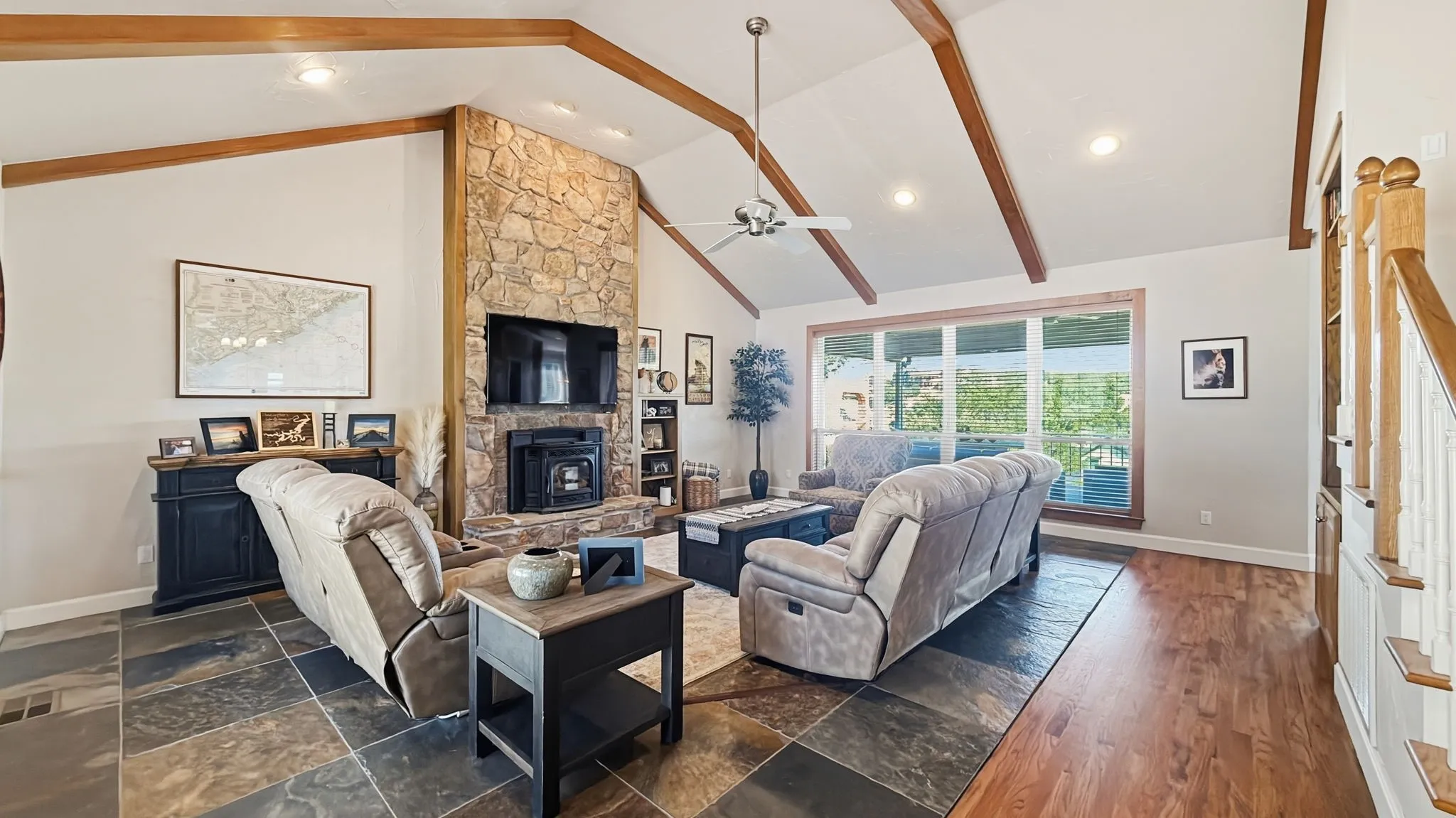 Single Family Residence For Sale in Palo Pinto County , 503 Neeleys Slough Drive, Possum Kingdom Lake, Texas 76449, 4 Bedroom, 3 Bathroom, Garage spaces, 2,338 Sqft, built in 2000, mls#21374415, Real Estate Agent in Possum Kingdom Lake, Homes For Sale in Palo Pinto county, Homes For Sale in Possum Kingdom Lake, Realtor in Possum Kingdom Lake Texas, Real Estate Brokerage Independent Realty Texas, Luminita Cordes Realtor