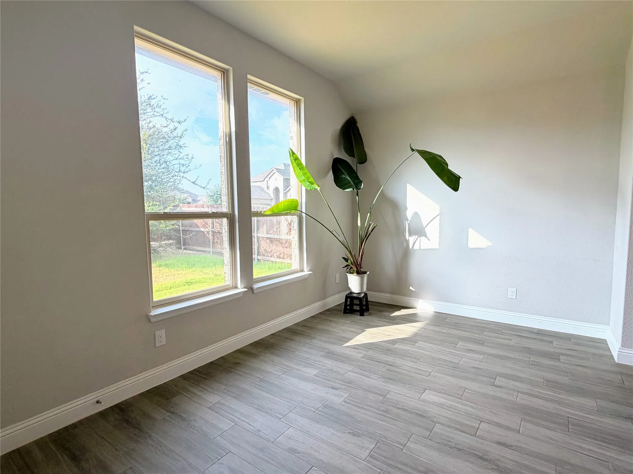 Single Family Residence For Sale in Johnson County , 1113 Whispering Hill Drive, Mansfield, Texas 76063, 4 Bedroom, 3 Bathroom, 2 Garage spaces, 2,404 Sqft, built in 2021, mls#21379245, Real Estate Agent in Mansfield, Homes For Sale in Johnson county, Homes For Sale in Mansfield, Realtor in Mansfield Texas, Real Estate Brokerage Independent Realty Texas, Luminita Cordes Realtor