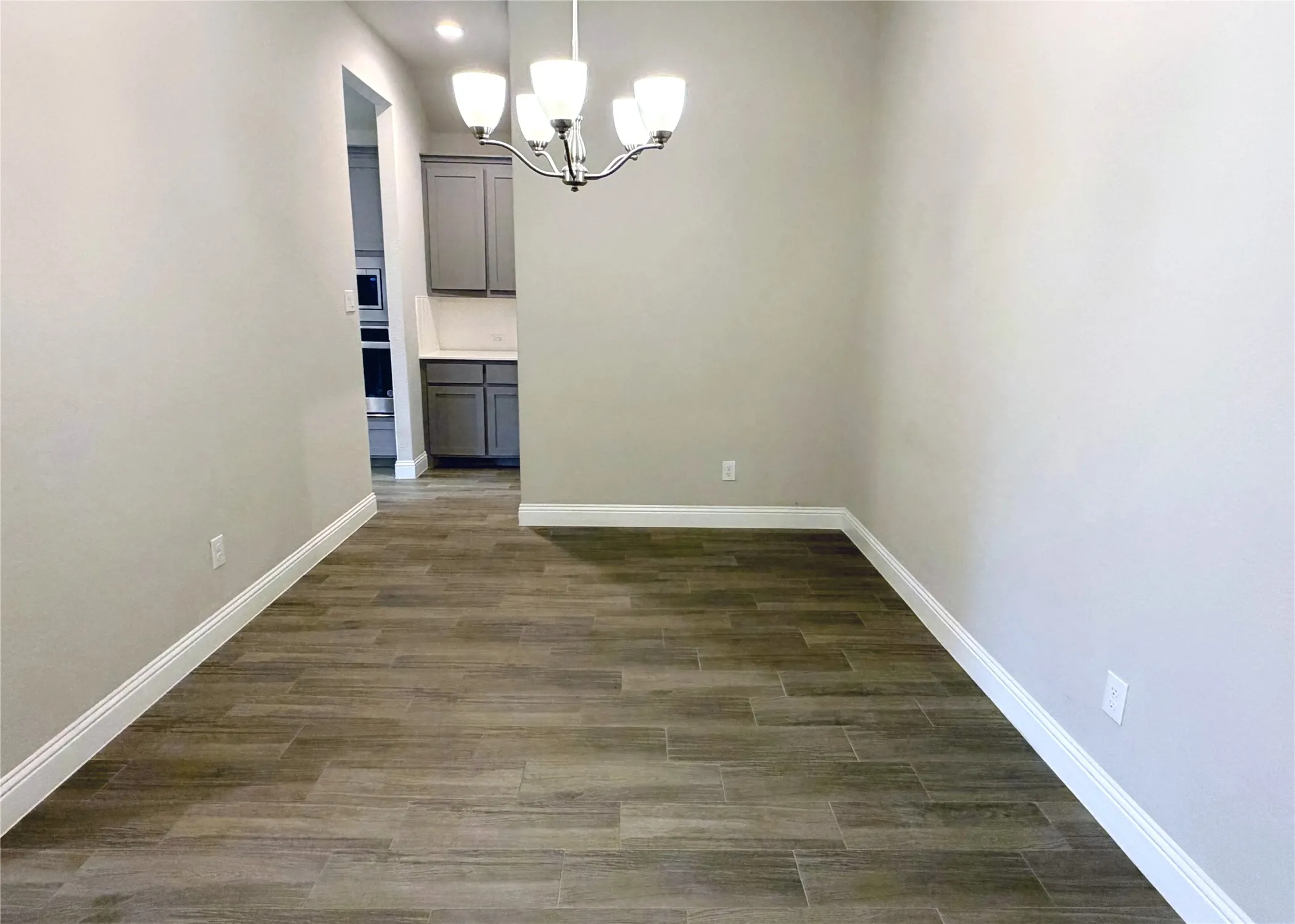 Single Family Residence For Sale in Johnson County , 1113 Whispering Hill Drive, Mansfield, Texas 76063, 4 Bedroom, 3 Bathroom, 2 Garage spaces, 2,404 Sqft, built in 2021, mls#21379245, Real Estate Agent in Mansfield, Homes For Sale in Johnson county, Homes For Sale in Mansfield, Realtor in Mansfield Texas, Real Estate Brokerage Independent Realty Texas, Luminita Cordes Realtor