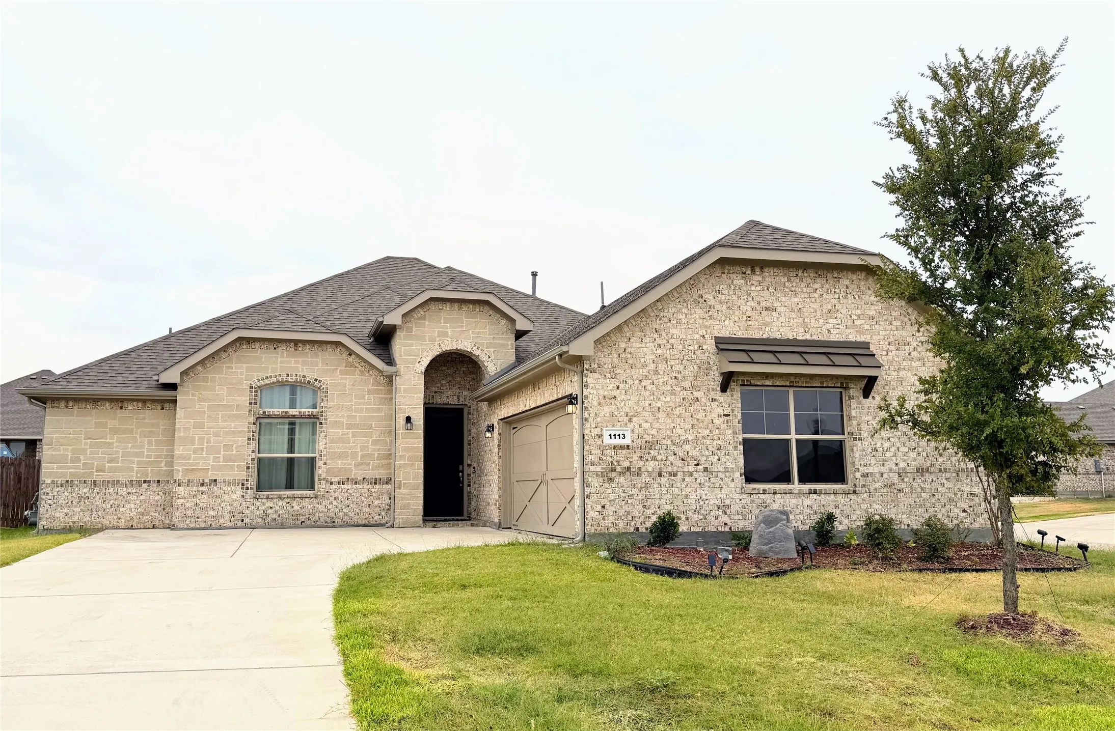 Single Family Residence For Sale in Johnson County , 1113 Whispering Hill Drive, Mansfield, Texas 76063, 4 Bedroom, 3 Bathroom, 2 Garage spaces, 2,404 Sqft, built in 2021, mls#21379245, Real Estate Agent in Mansfield, Homes For Sale in Johnson county, Homes For Sale in Mansfield, Realtor in Mansfield Texas, Real Estate Brokerage Independent Realty Texas, Luminita Cordes Realtor