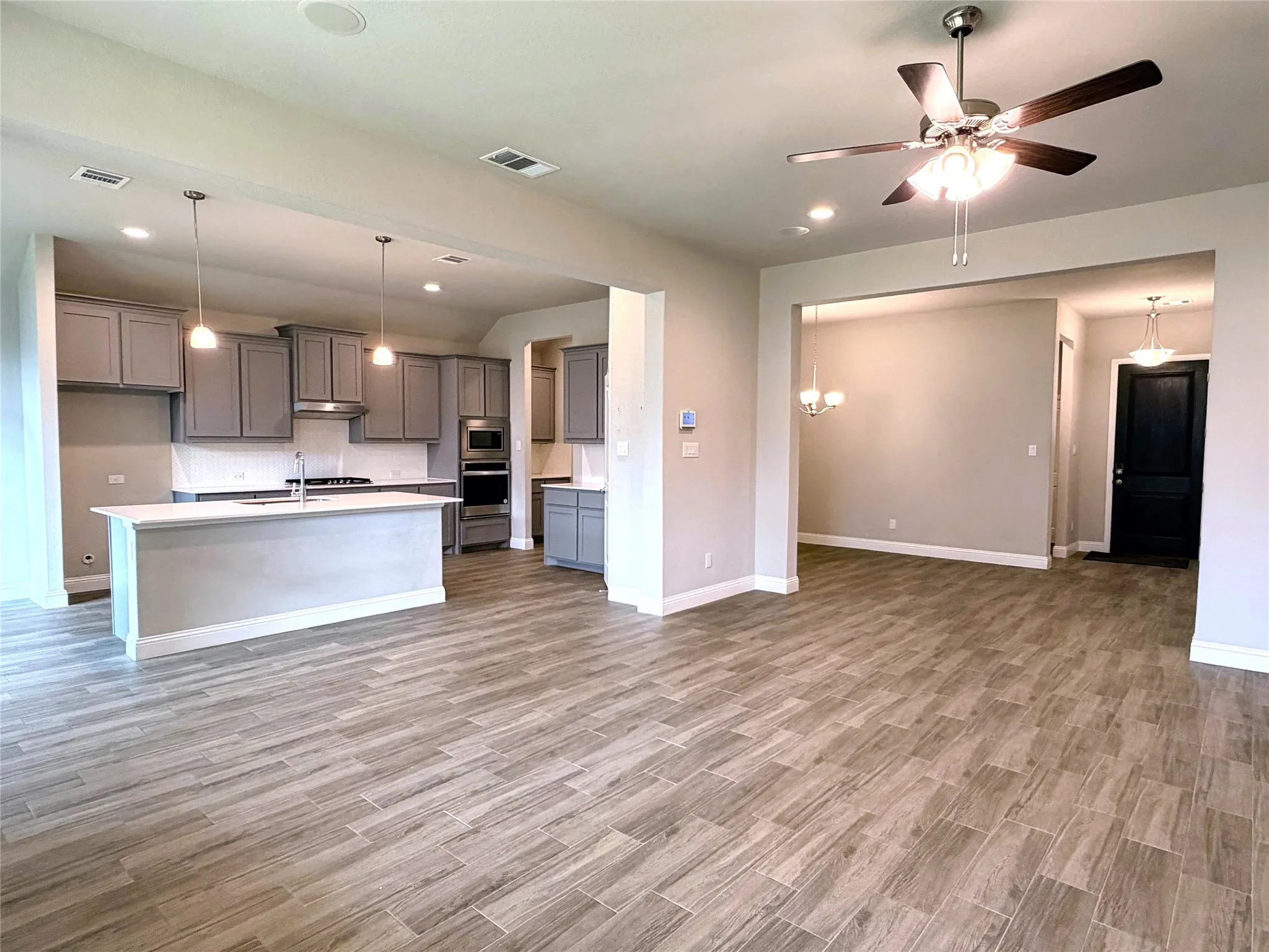 Single Family Residence For Sale in Johnson County , 1113 Whispering Hill Drive, Mansfield, Texas 76063, 4 Bedroom, 3 Bathroom, 2 Garage spaces, 2,404 Sqft, built in 2021, mls#21379245, Real Estate Agent in Mansfield, Homes For Sale in Johnson county, Homes For Sale in Mansfield, Realtor in Mansfield Texas, Real Estate Brokerage Independent Realty Texas, Luminita Cordes Realtor