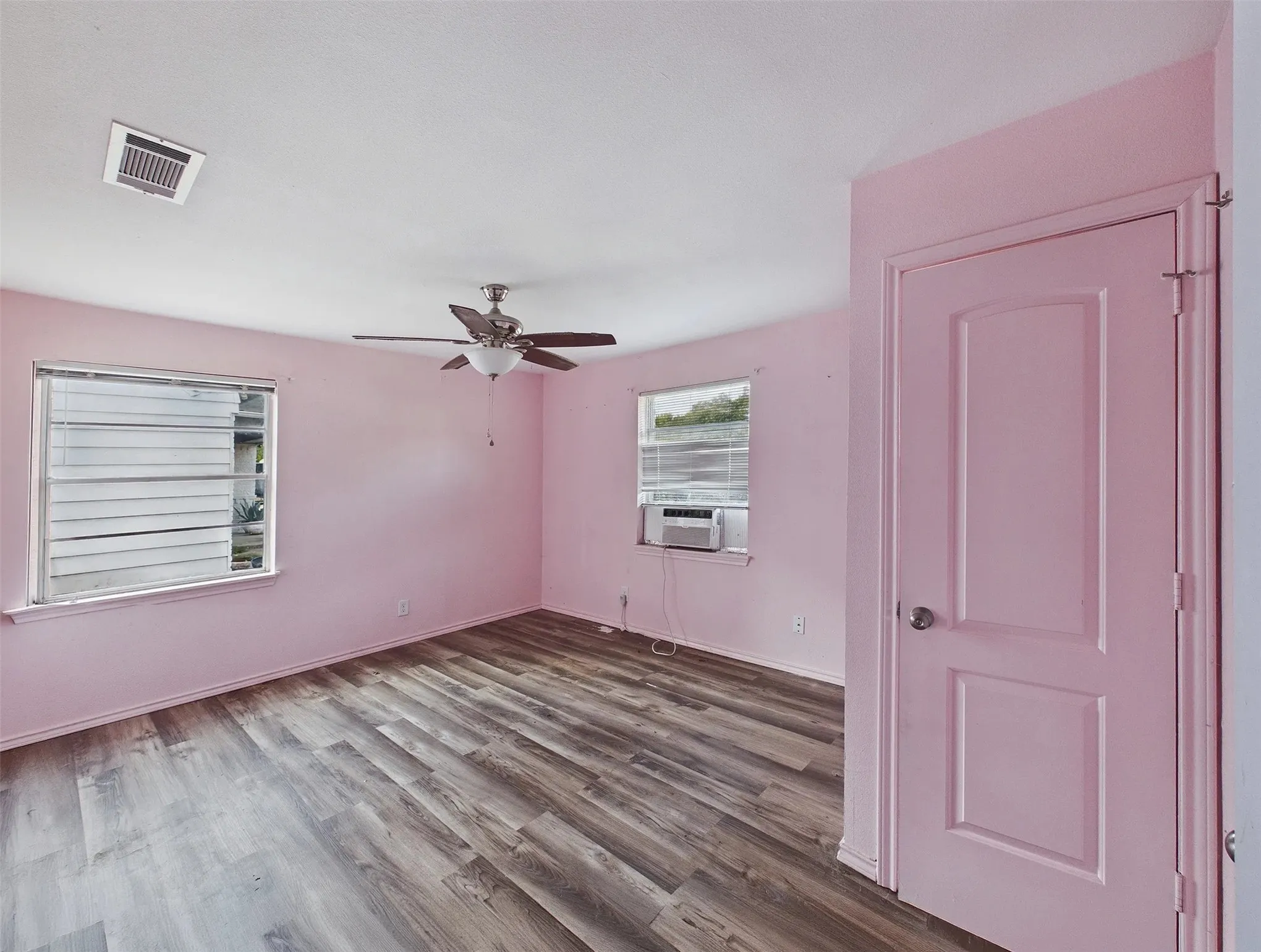 Single Family Residence For Sale in Dallas County , 4410 Harvey Drive, Mesquite, Texas 75150, 3 Bedroom, 2 Bathroom, Garage spaces, 1,442 Sqft, built in 1958, mls#21379129, Real Estate Agent in Mesquite, Homes For Sale in Dallas county, Homes For Sale in Mesquite, Realtor in Mesquite Texas, Real Estate Brokerage Independent Realty Texas, Luminita Cordes Realtor